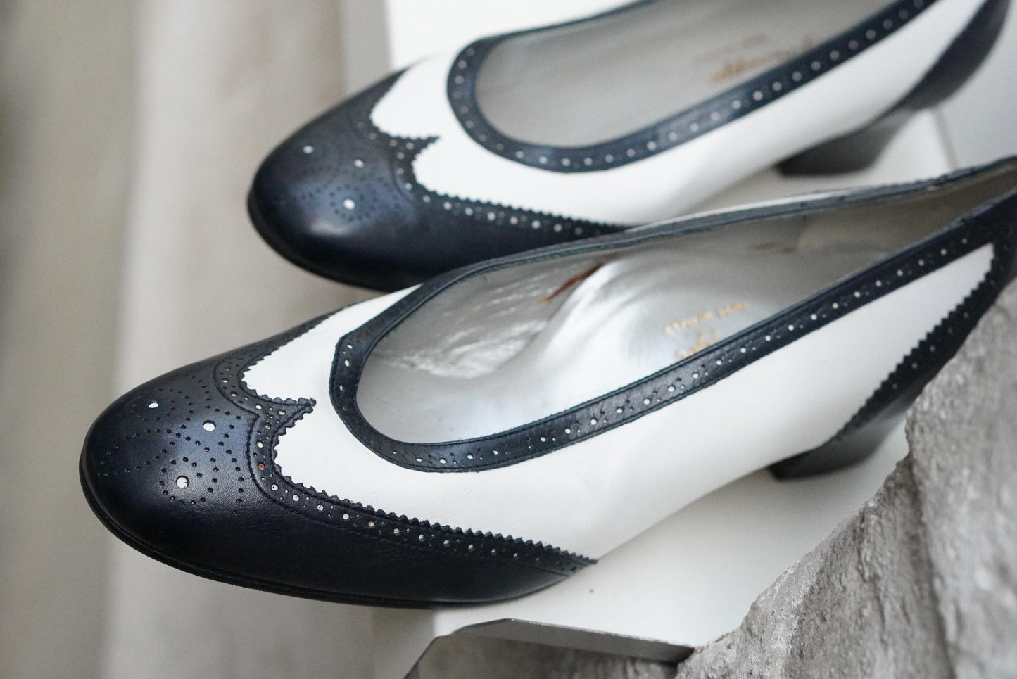 Vintage Two Tone Spectator Pumps Italian Leather Wingtip Brogue Low Heel Size 5.5