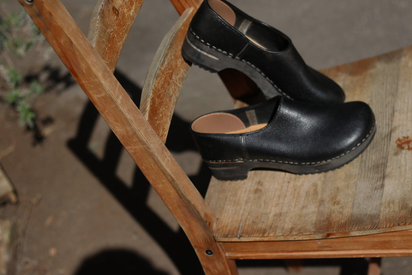 Vintage 70s Leather Black Clogs Size EU39-EU40