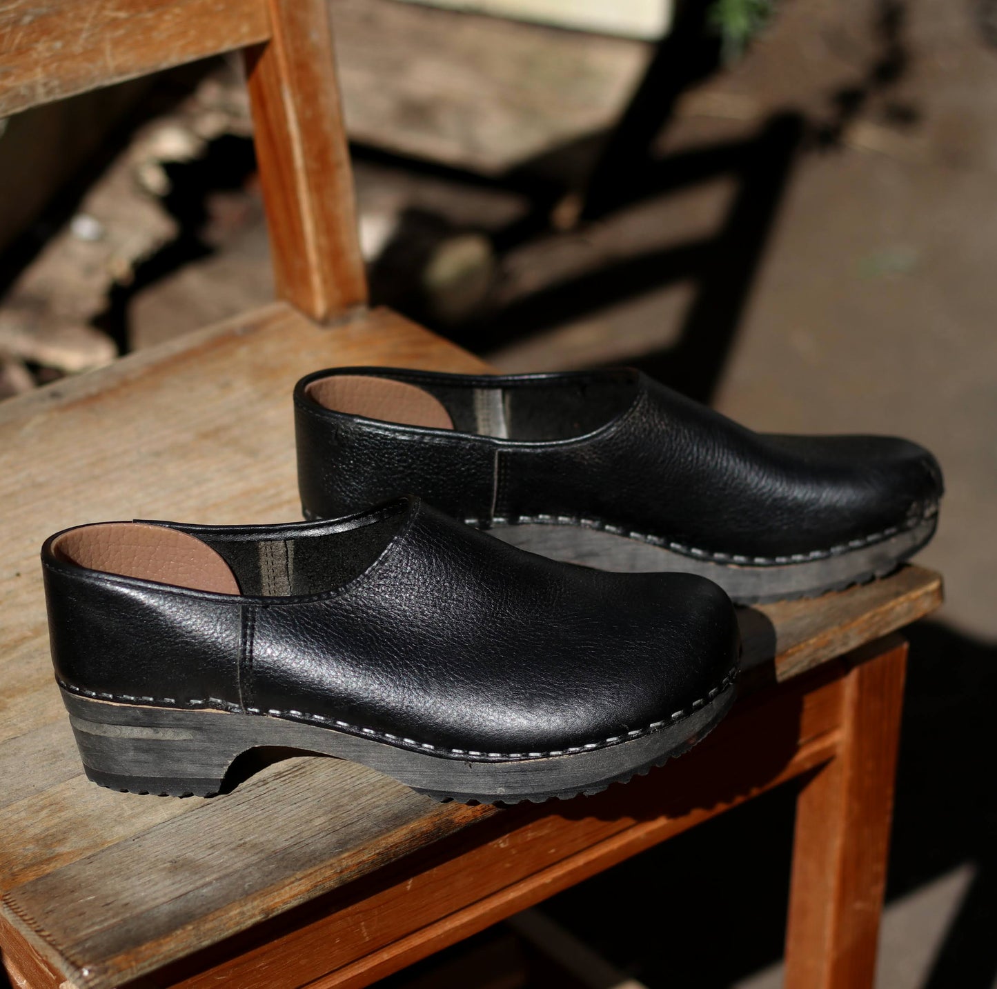 Vintage 70s Leather Black Clogs Size EU39-EU40