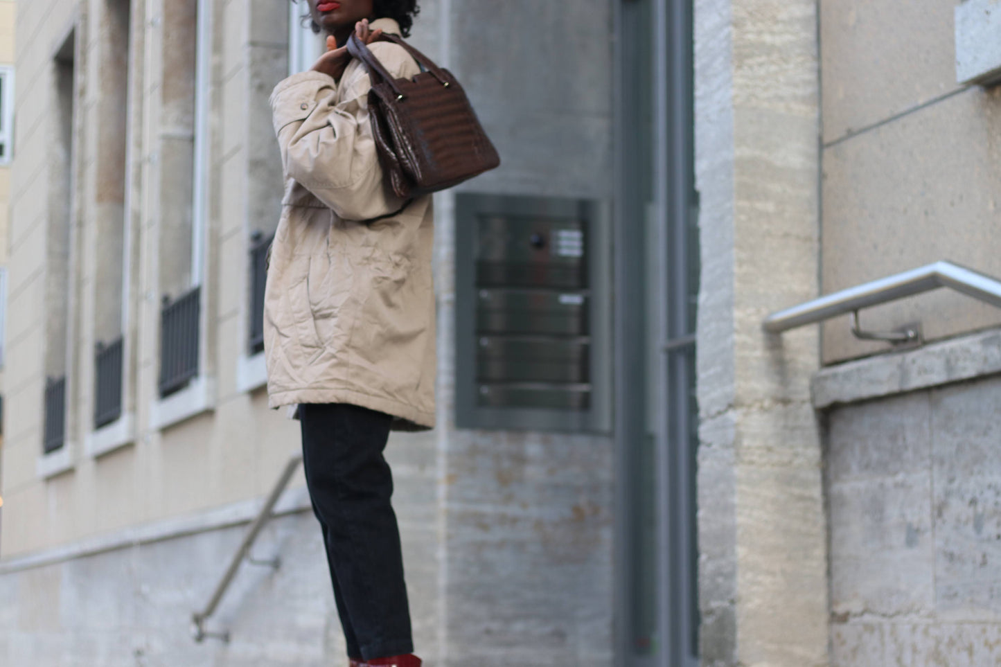 Vintage Brown Croc-Embossed Leather Bag | Retro Structured Handbag | Parisian Chic | Work Tote |Classic Aesthetic | Timeless Statement