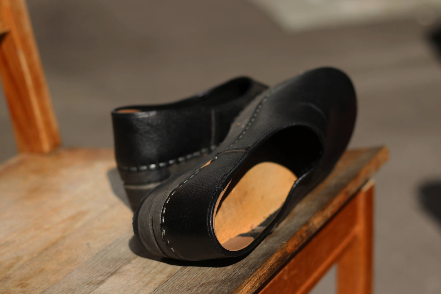 Vintage 70s Leather Black Clogs Size EU39-EU40