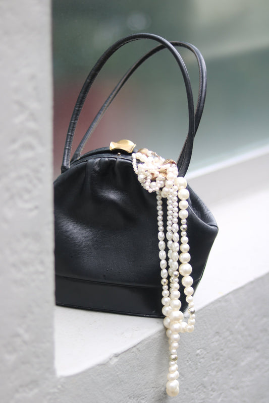 50s leather handbag in black with click closure | Vintage compact evening bag| Retro minimalist small bag