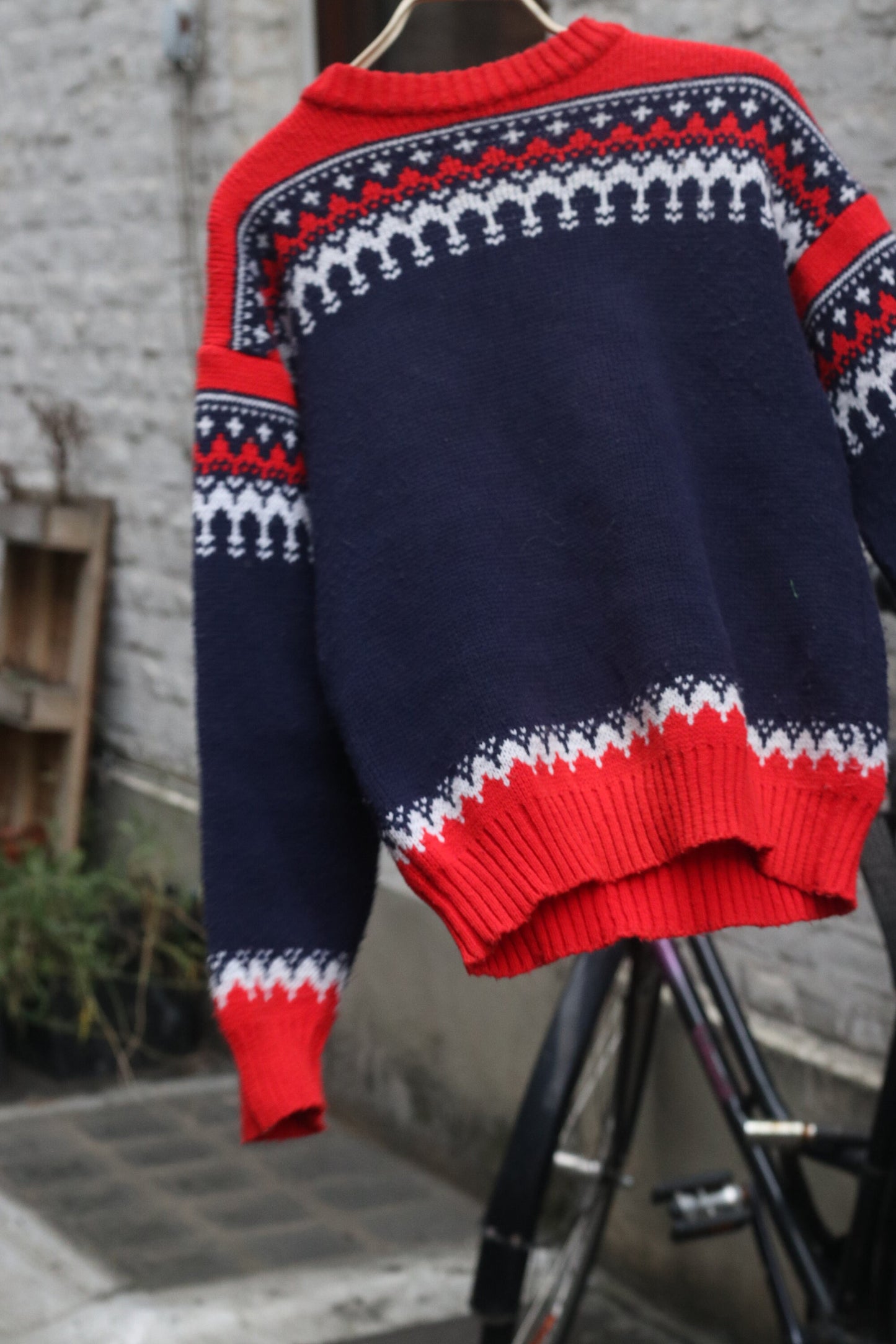 Vintage Red and Blue Scandi Winter Knit with Statement Design Size Small XS