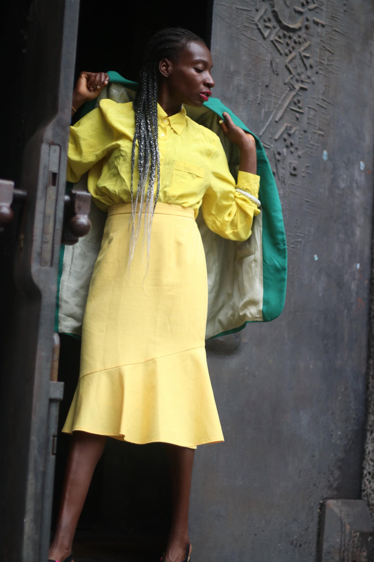 Vintage 80s yellow high waisted skirt with frilly hemline size small to medium