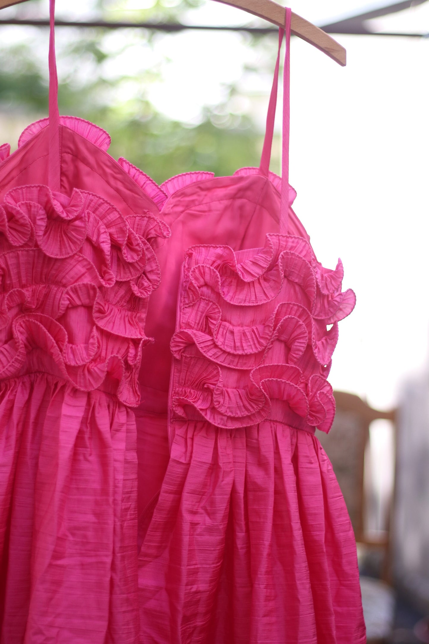 Vintage Laura Philips Pink Elegant dress with Tulle and Floral Embellishments on top Medium