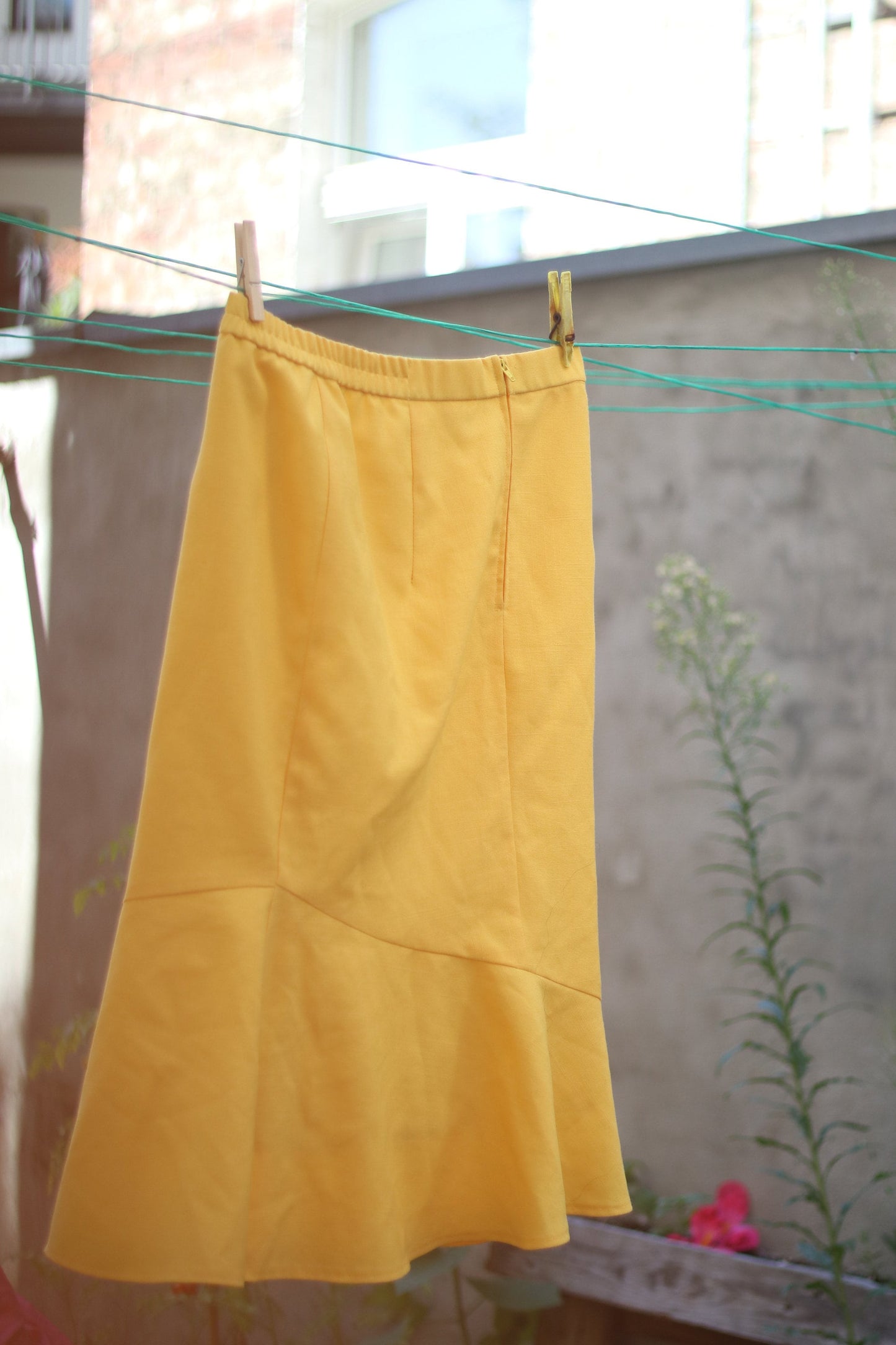Vintage 80s yellow high waisted skirt with frilly hemline size small to medium