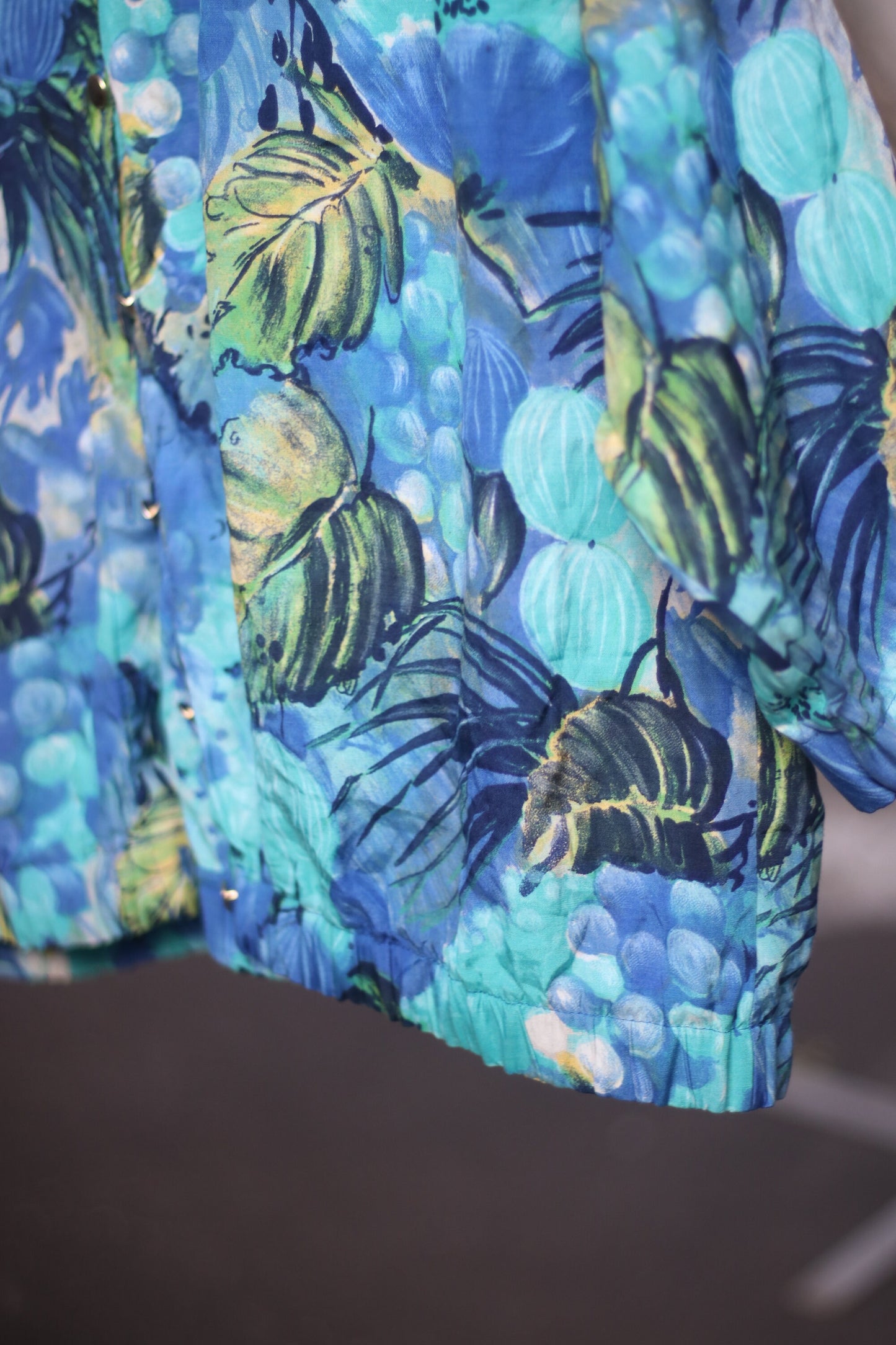 Vintage Blue Floral Print Blouse with Band Collar Silhouette Size Small