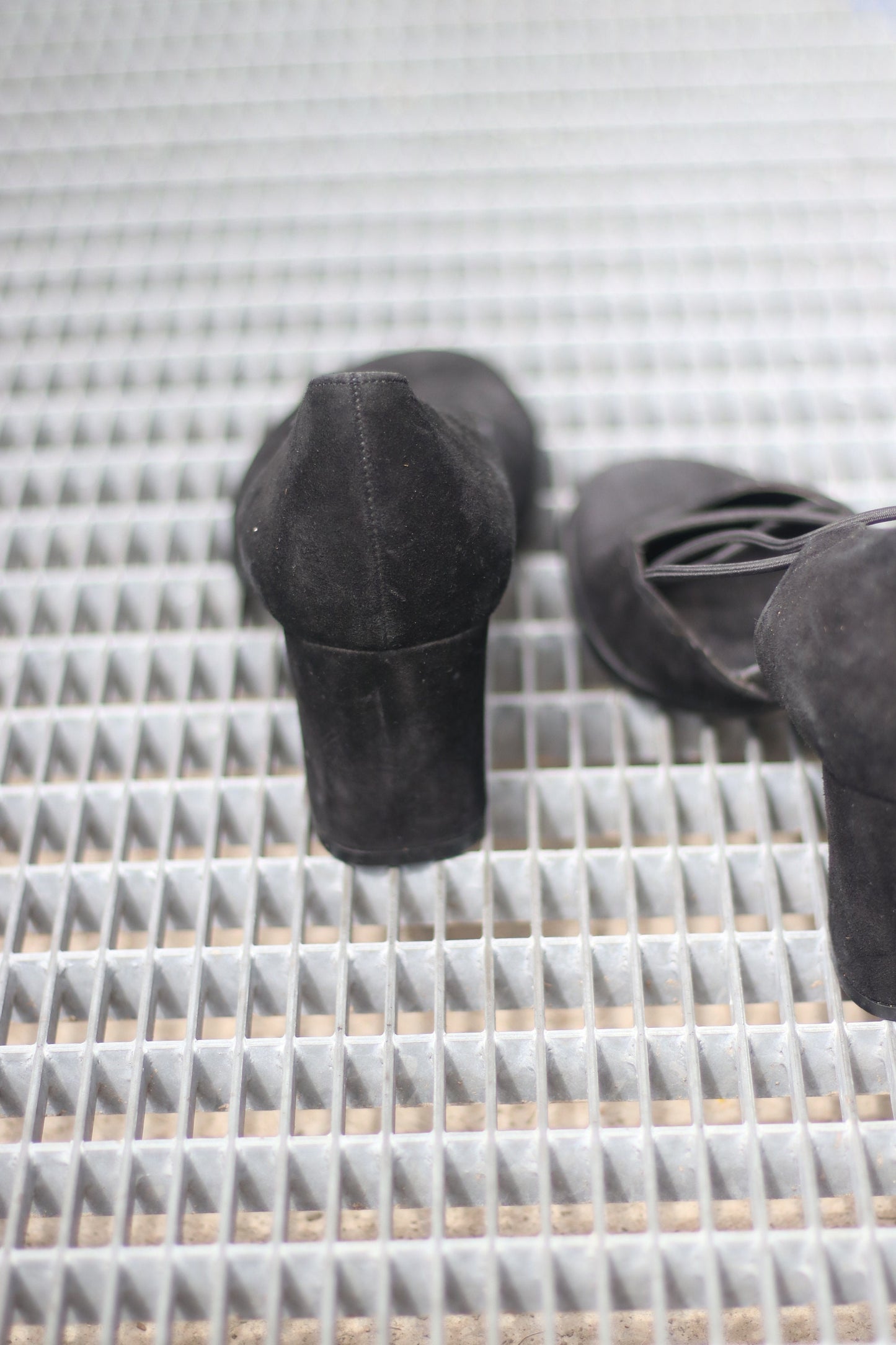 90s Gabor Suede Heels with Criss Cross Details| Vintage Classic Chic Elegant Black Block Heel Shoes | Capsule Wardrobe Minimalist Workwear