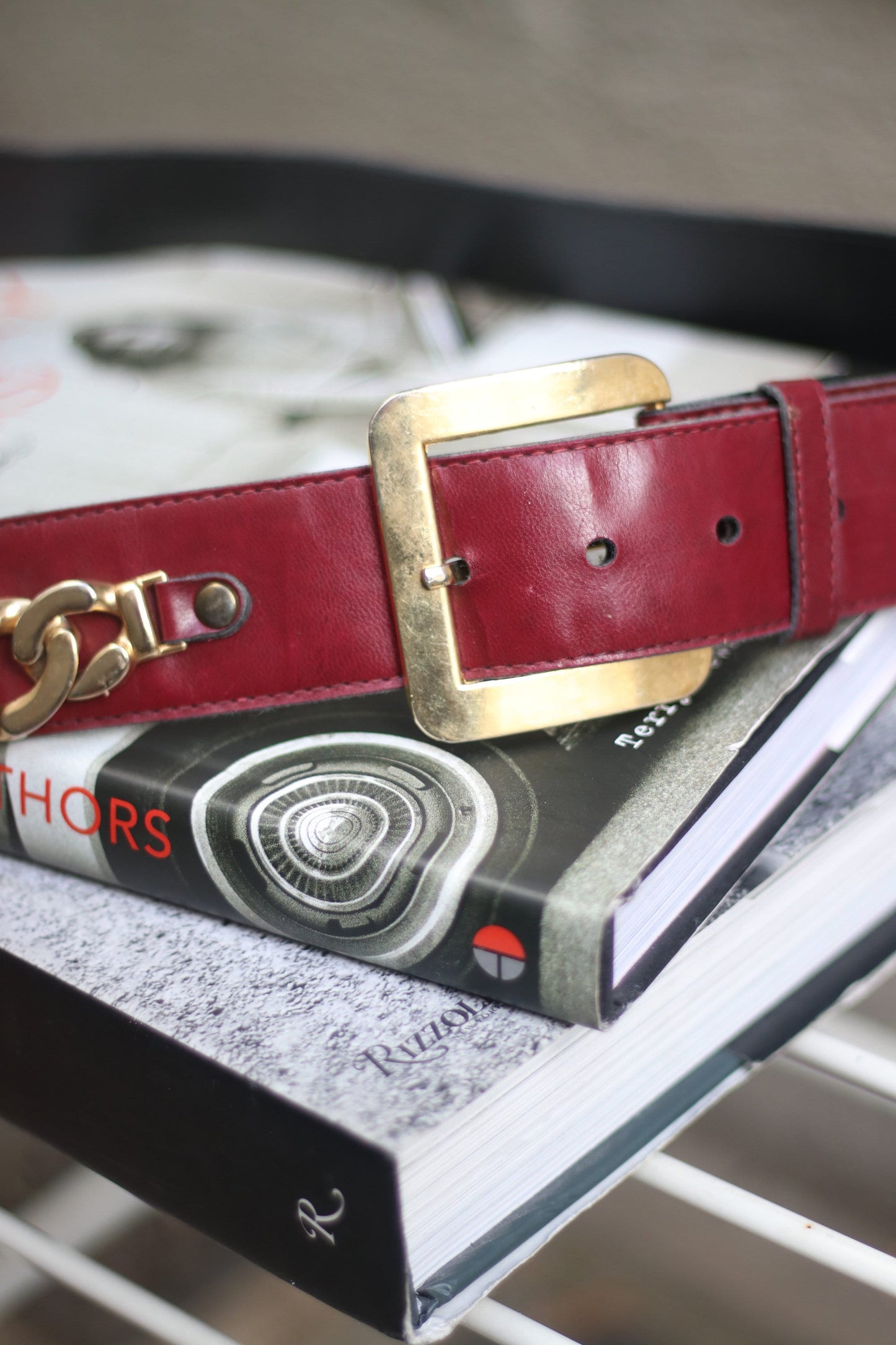 Vintage red belt with gold-colored buckle detail 70s statement retro belt