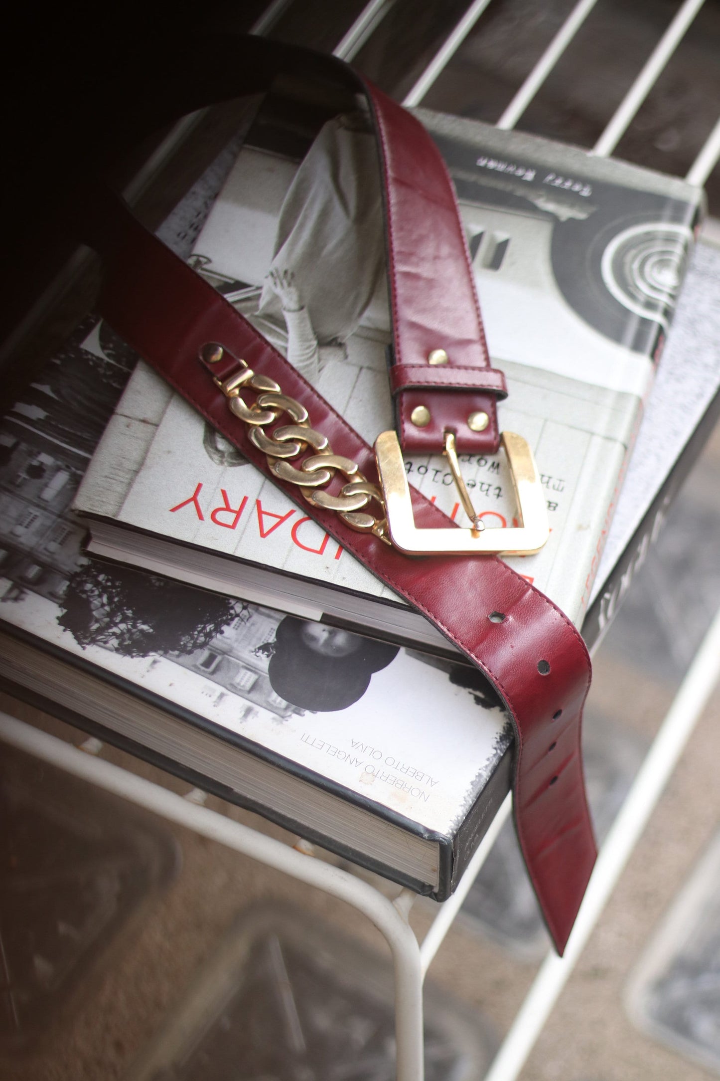 Vintage red belt with gold-colored buckle detail 70s statement retro belt