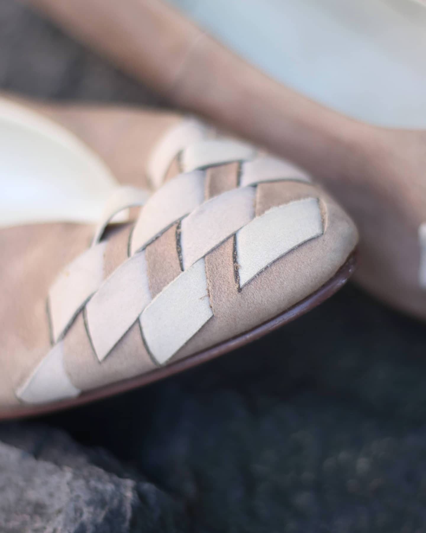 80s Laura Berg Leather Pumps| Vintage Brown and Creme Slip ins with woven details| Minimalist Purist Avantgarde heels