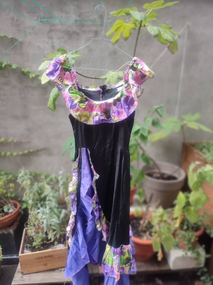 80s latin inspired dress| Vintage dress with frills and statement print
