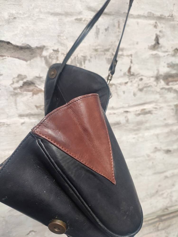 Vintage Mini Leather bag with statement brown details| 70s compact shoulder bag with striped lining| Minimalist small crossbody bag