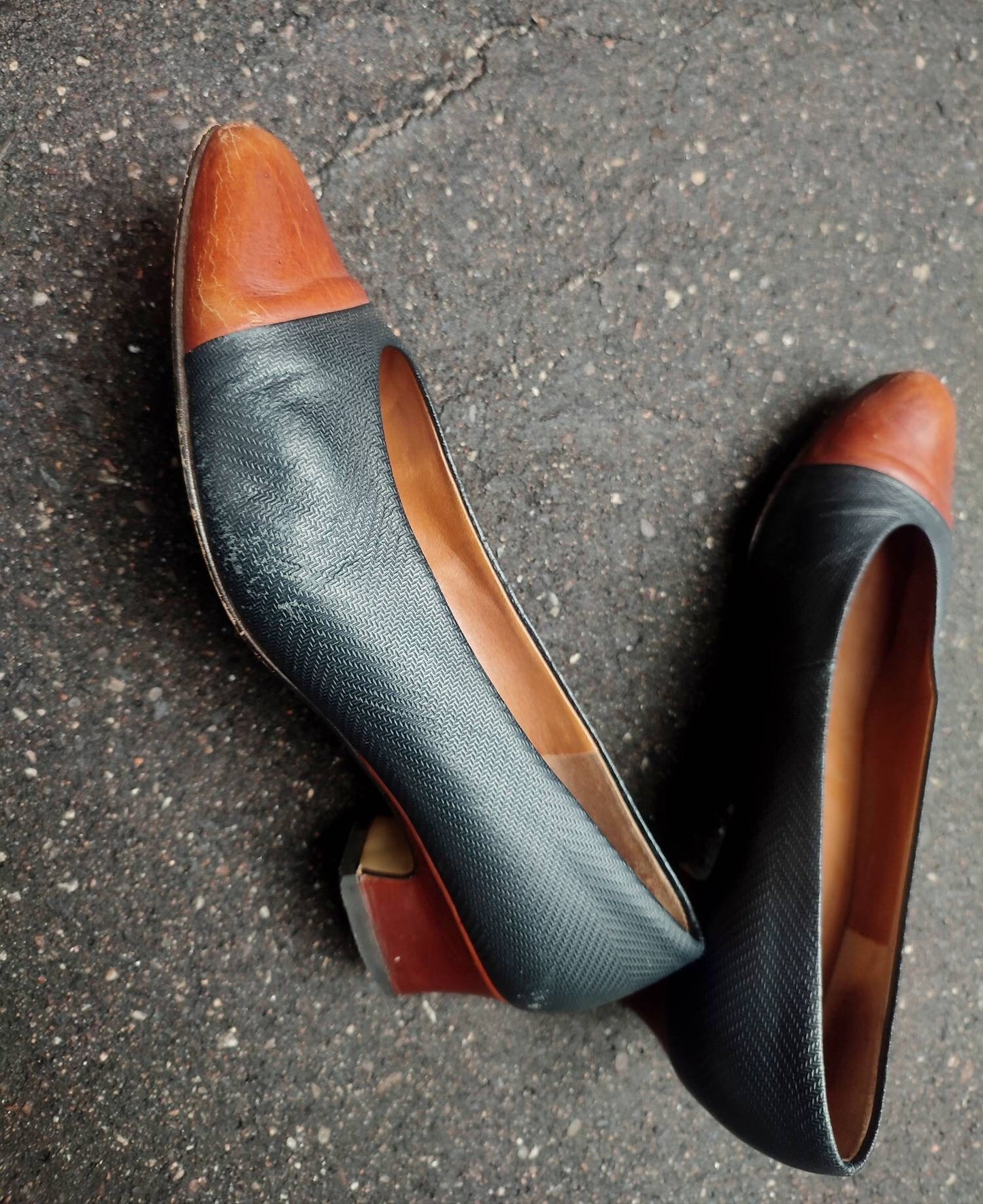 Vintage Gabor Leather Shoes | Two toned 80s leather slip in