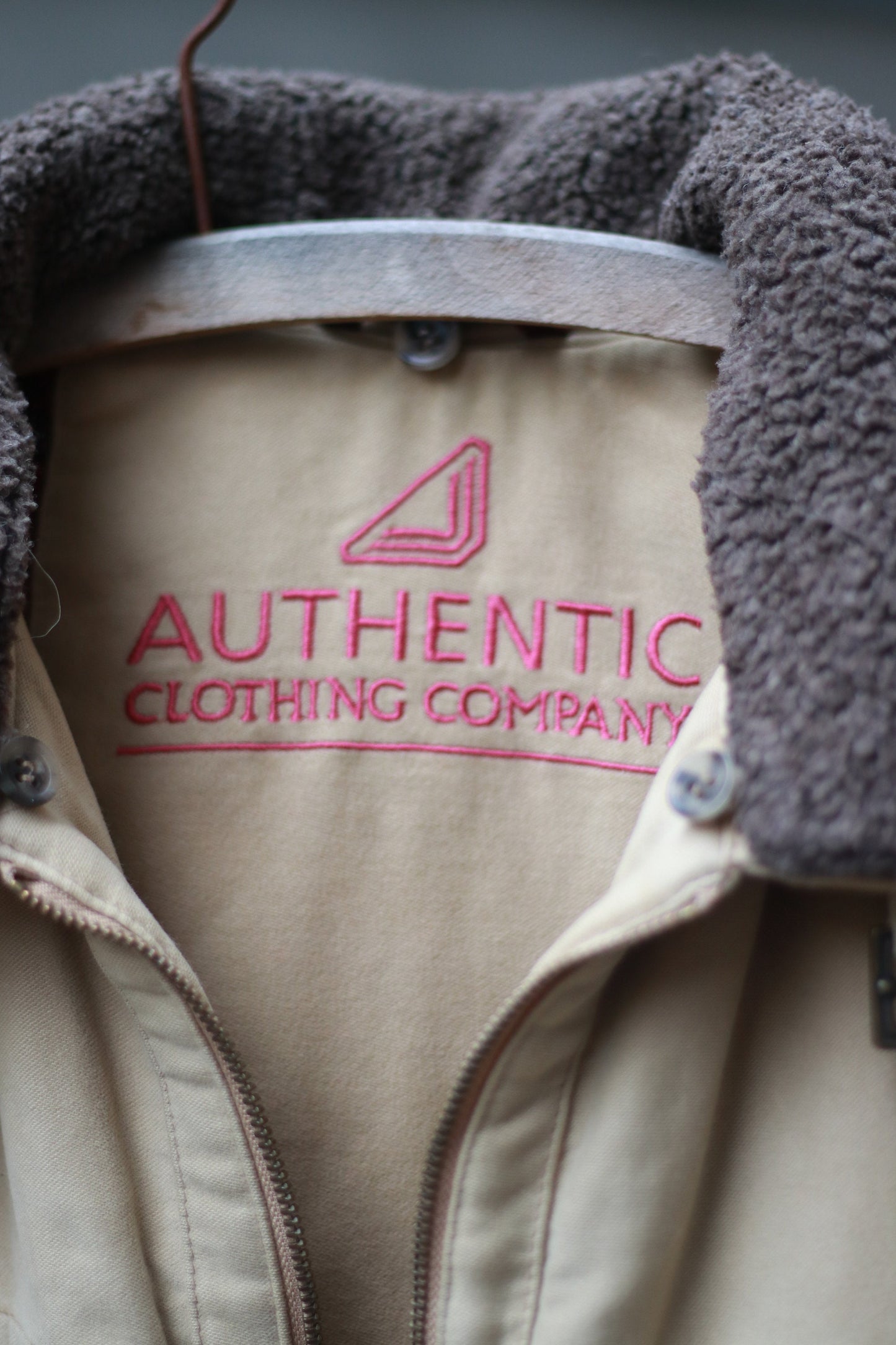Vintage Authentic Clothing Jacket | 90s classic brown jacket with removable collar