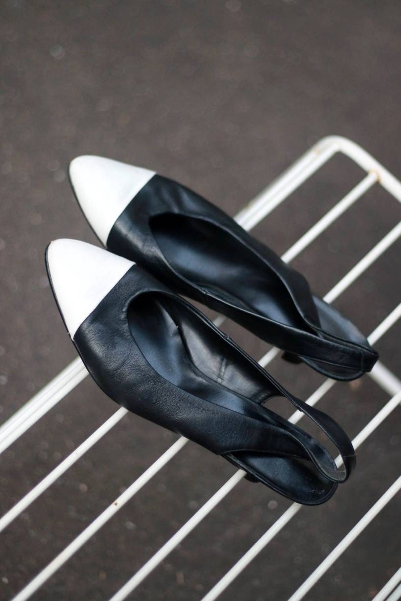 80s Classic Monochrome Pumps | Vintage navy and white heels
