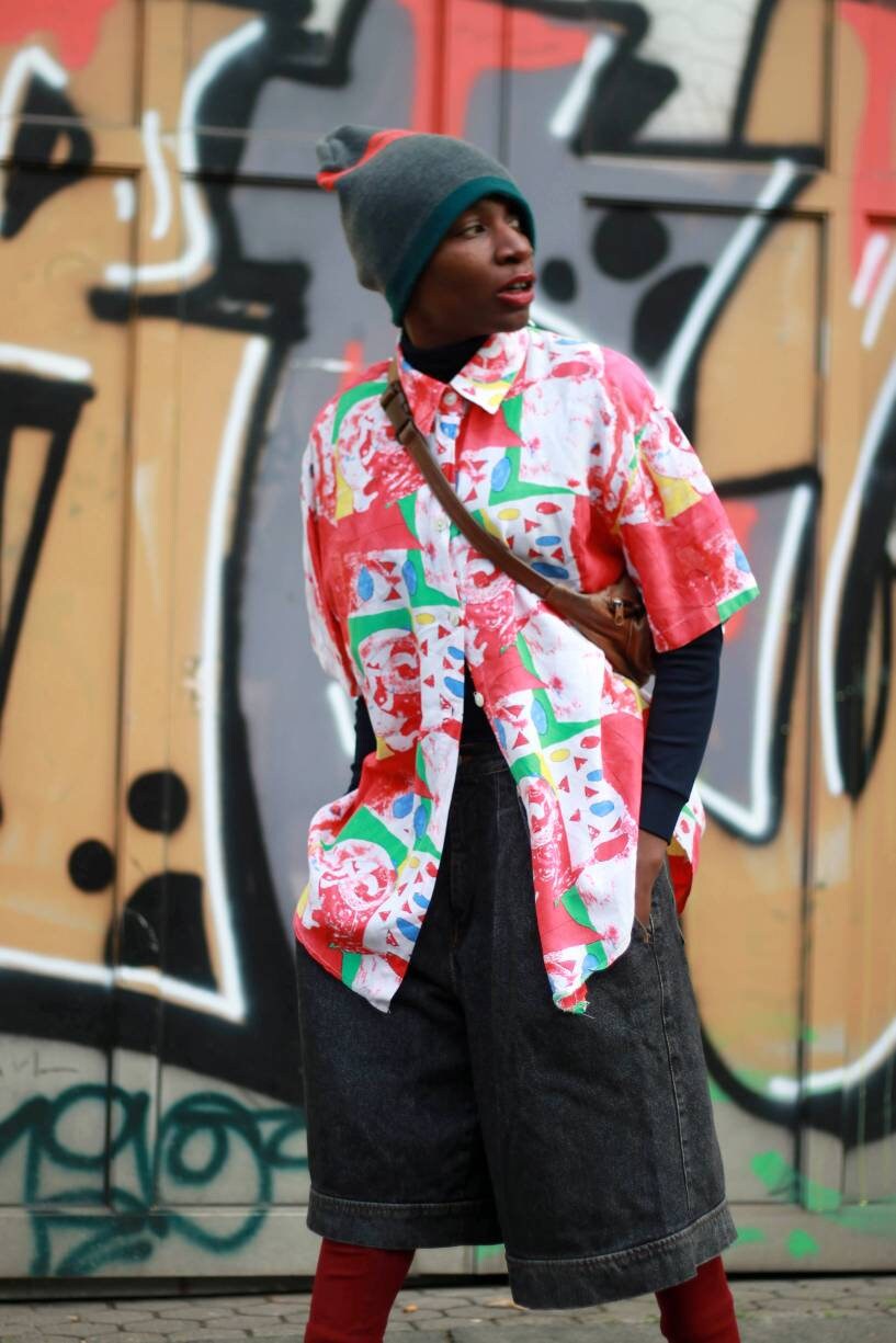 90s bold abstract print blouse| Vintage geometric short sleeved shirt in red and white