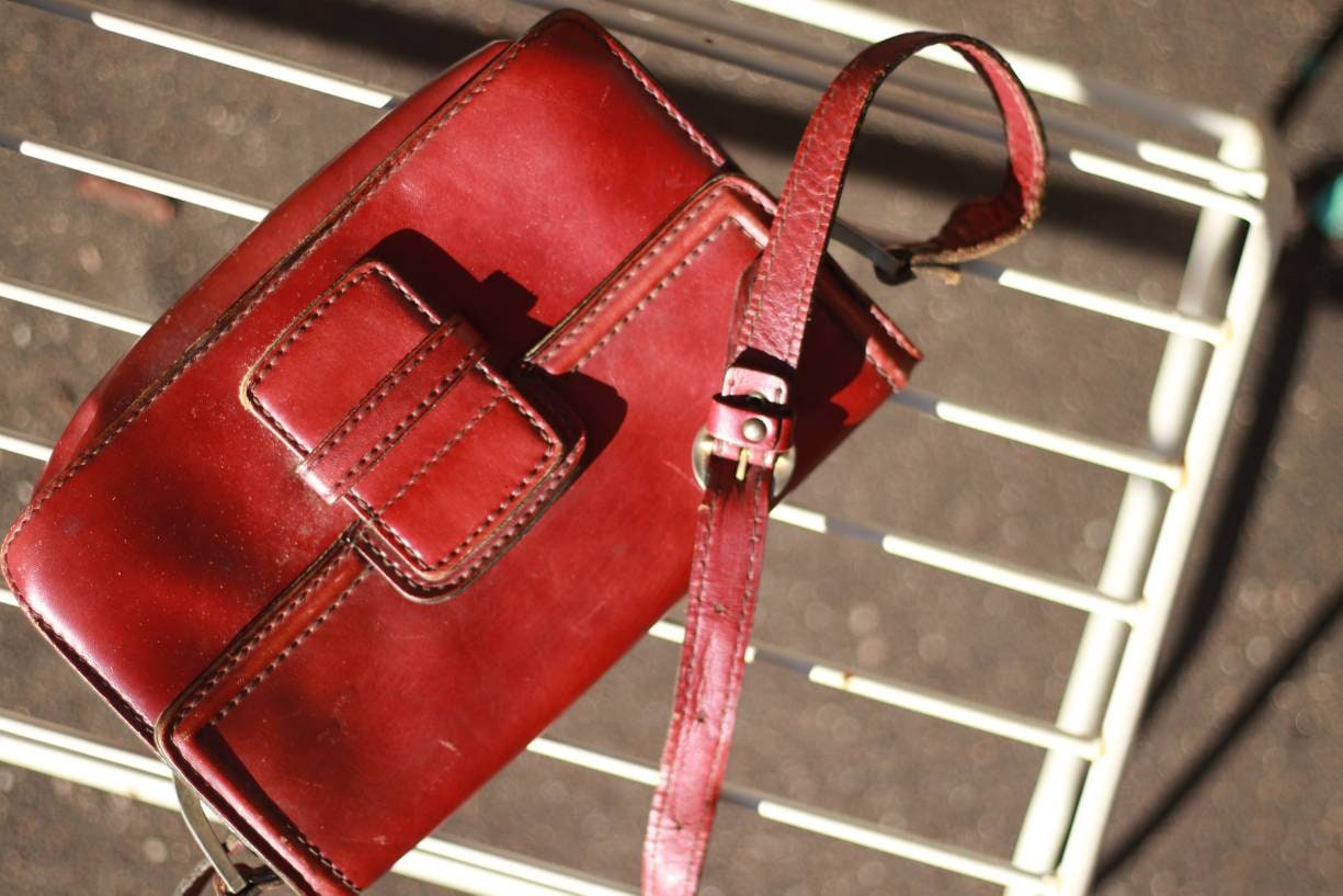 Vintage Minimalist mini handbag in red| 80s compact classic shoulder bag