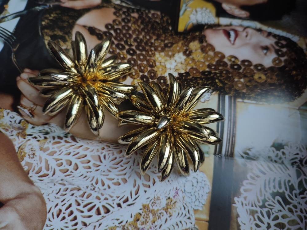 80s Statement Clip on Earrings|Vintage gold colored earrings