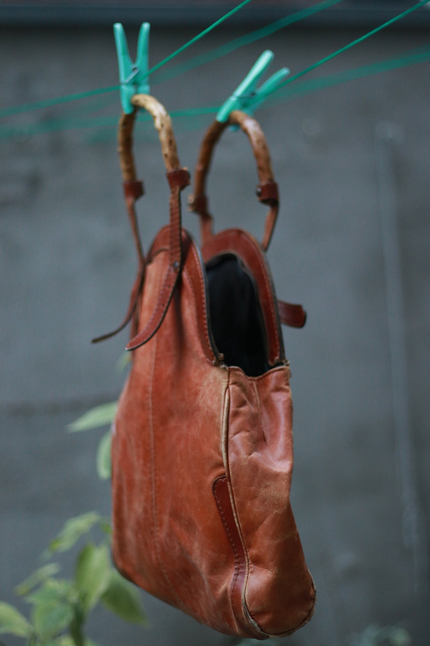 70s Leather Top handle bag | Vintage Brown shoulder bag with statement wooden handles