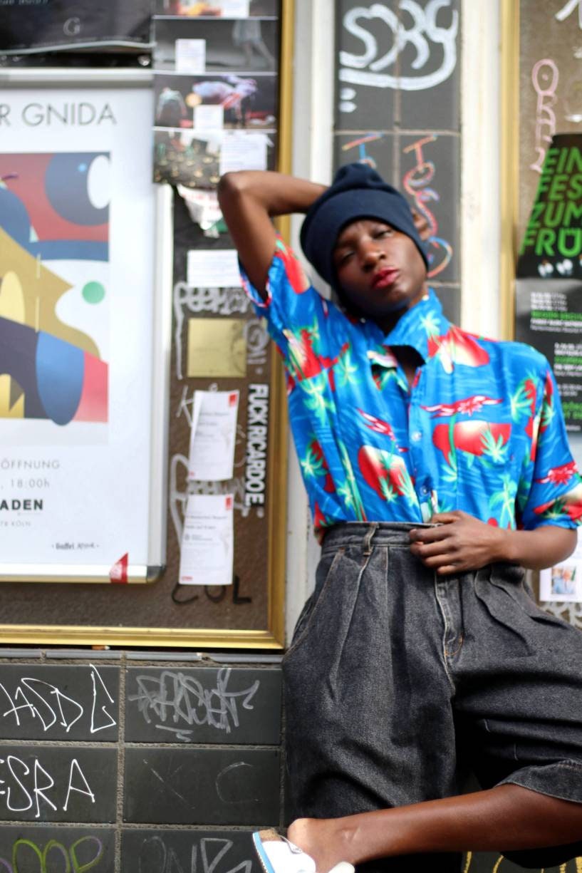 90s Hawaiian inspired blue shirt | Vintage buttoned down unisex design