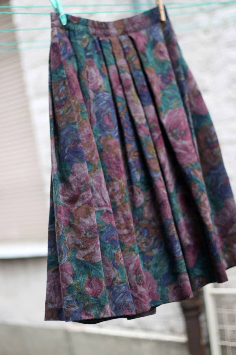 80s Lady H Peter Hahn Floral Print Skirt | Vintage purple cottage core pleated bohemian wool design