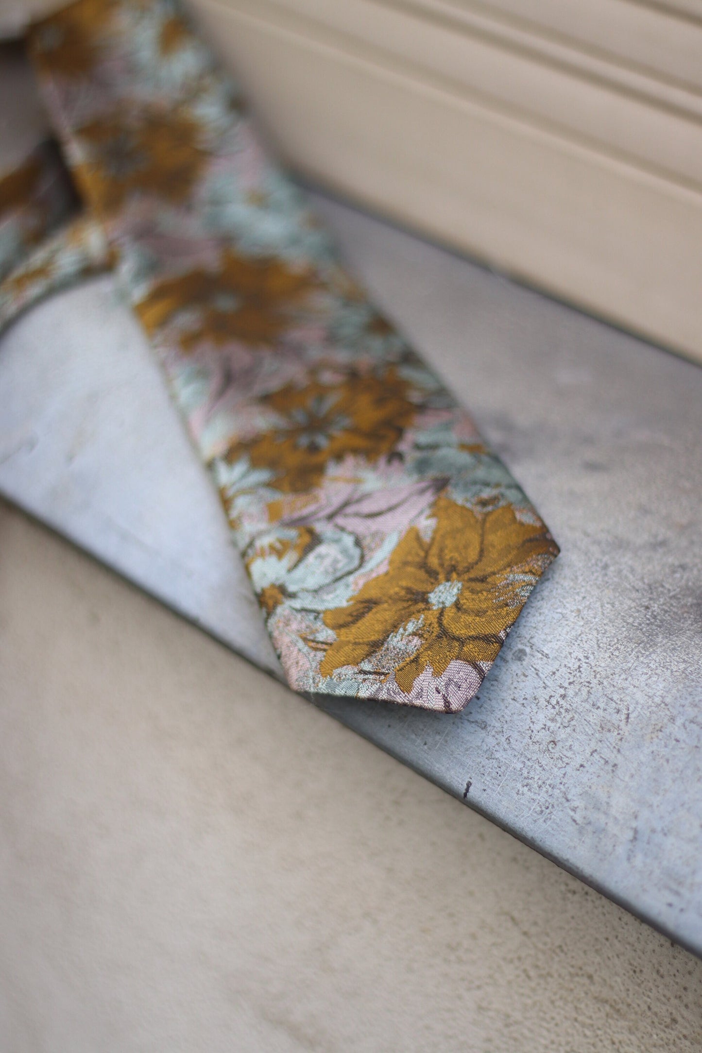 Vintage Brown Abstract Print Tie. Floral Print necktie