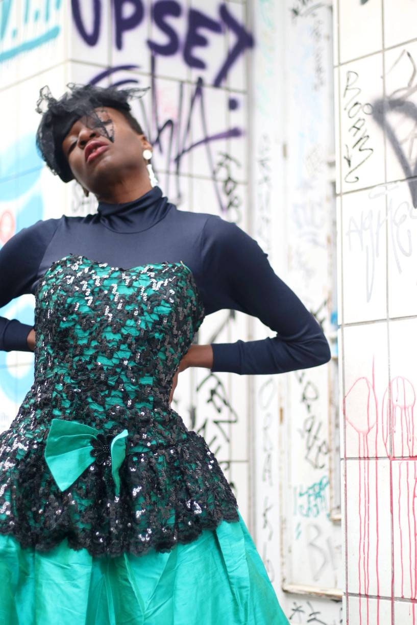 80s Prom dress| Vintage sleeveless sequinned green and black party dress| C&A statement design with bow