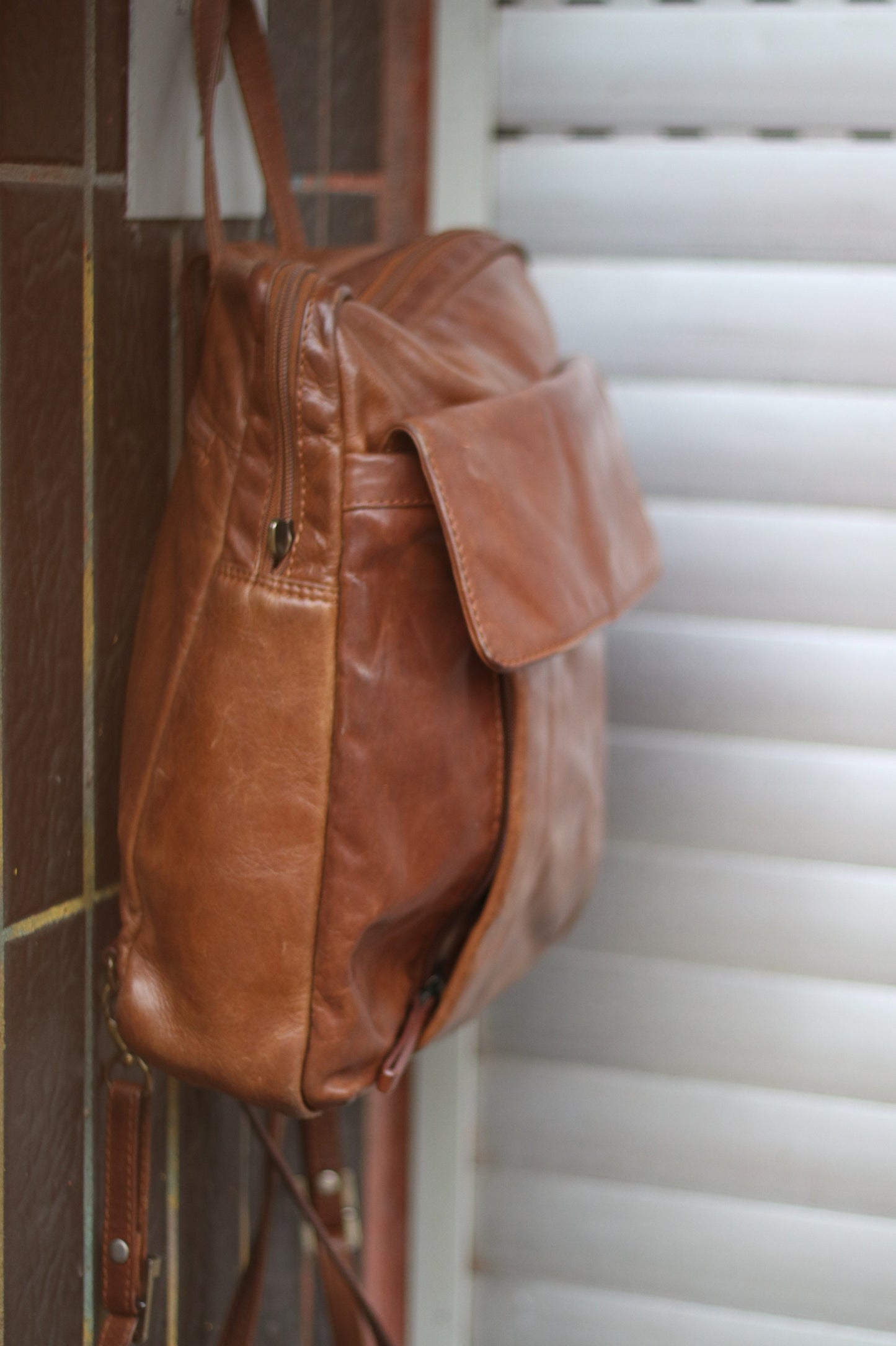 90s Leather Backpack| Brown Maestro Minimalist classic bag
