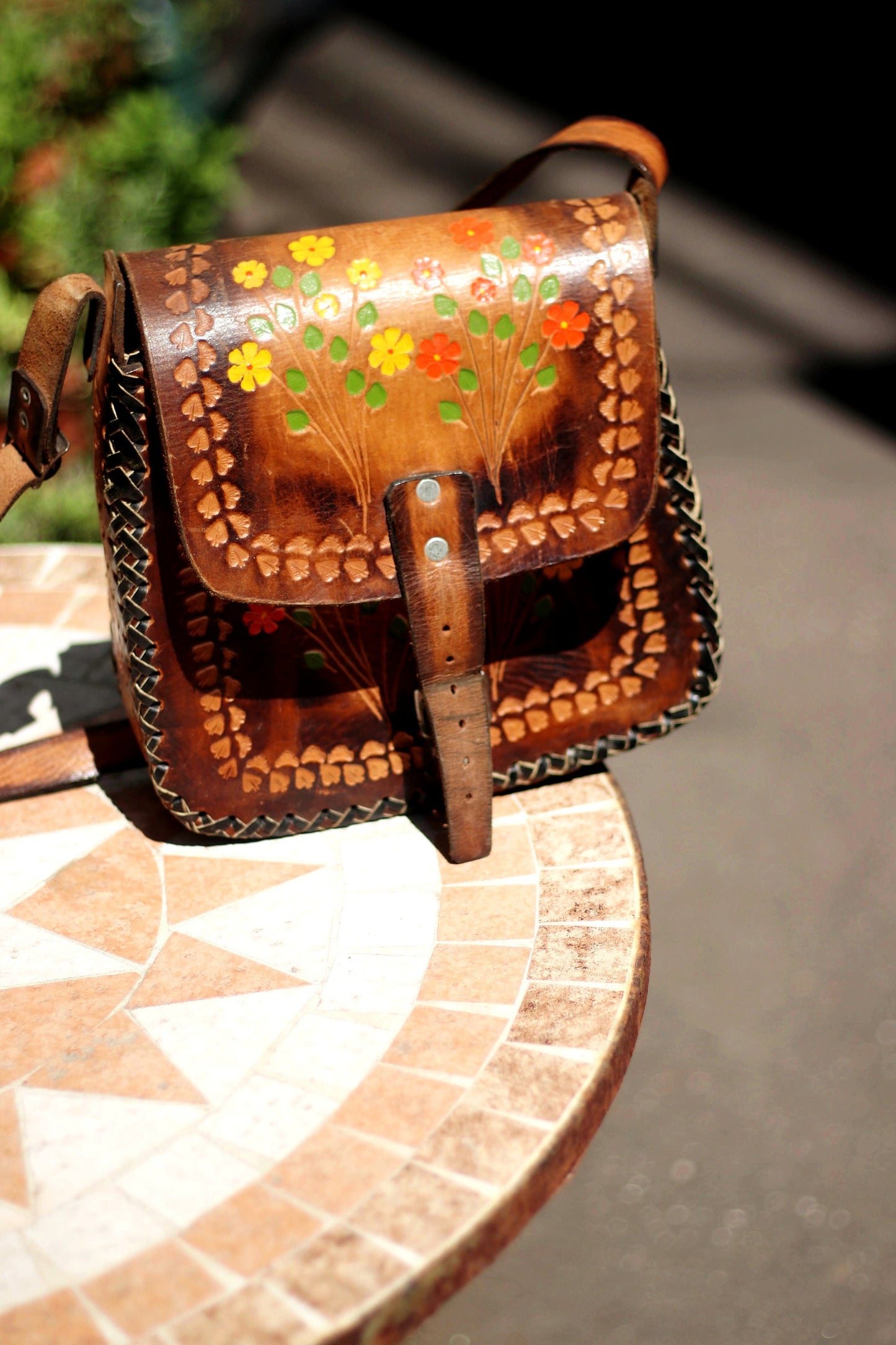 70s handmade tooled bag| Vintage Brown Leather Shoulder bag with hand painted floral details| Bohemian leather accessory