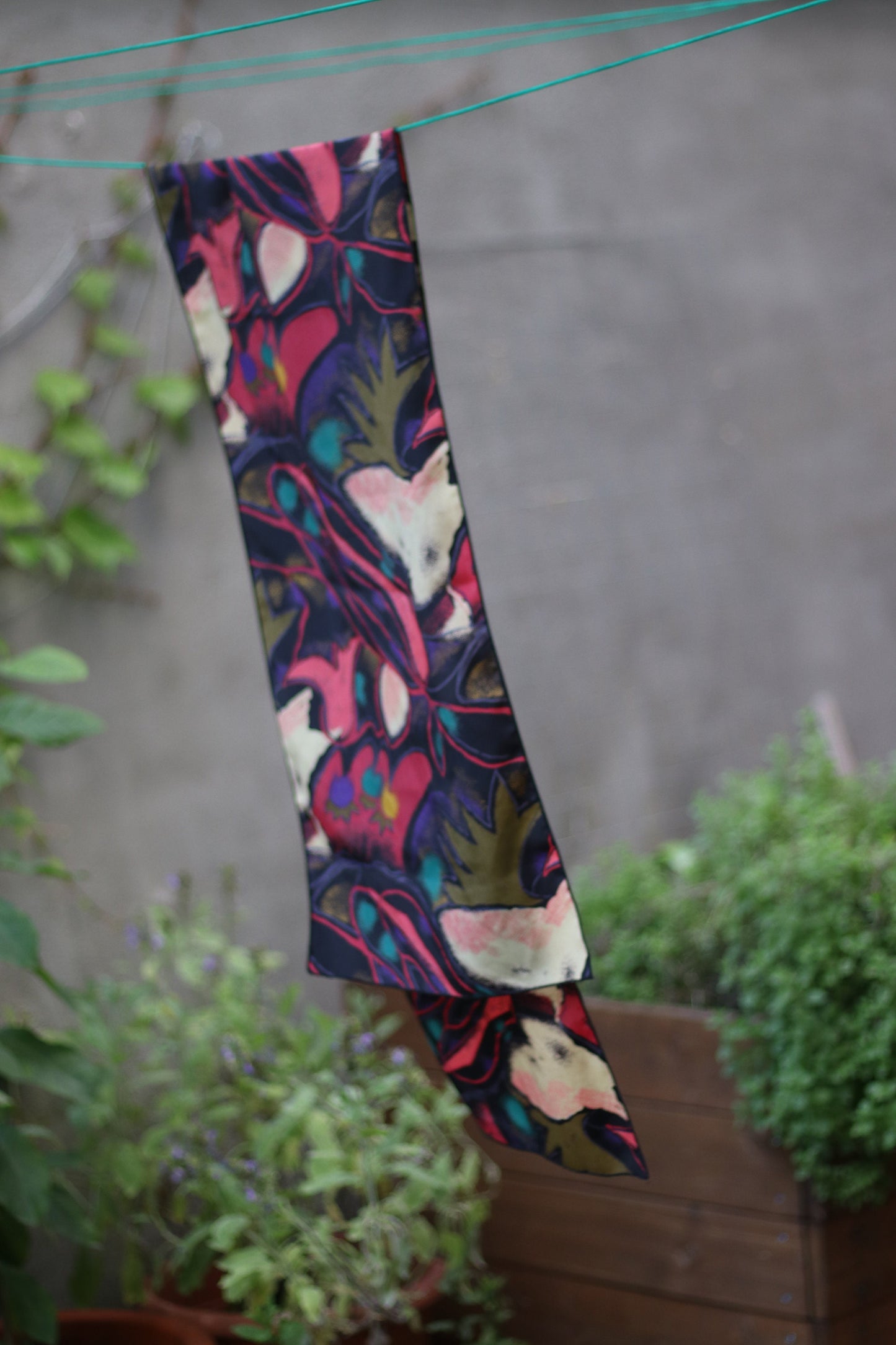 80s chic scarf| Vintage skinny multicoloured scarf with abstract print