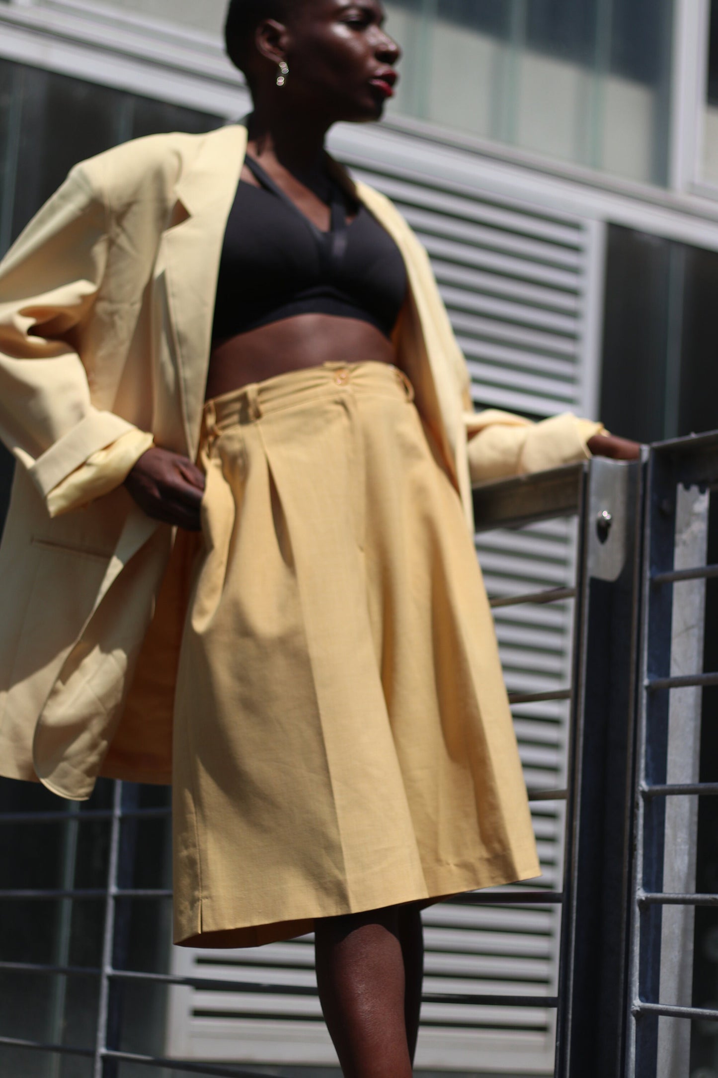 Vintage three-quarter length shorts| Minimalist light brown office wear design| 90s short trousers for summer