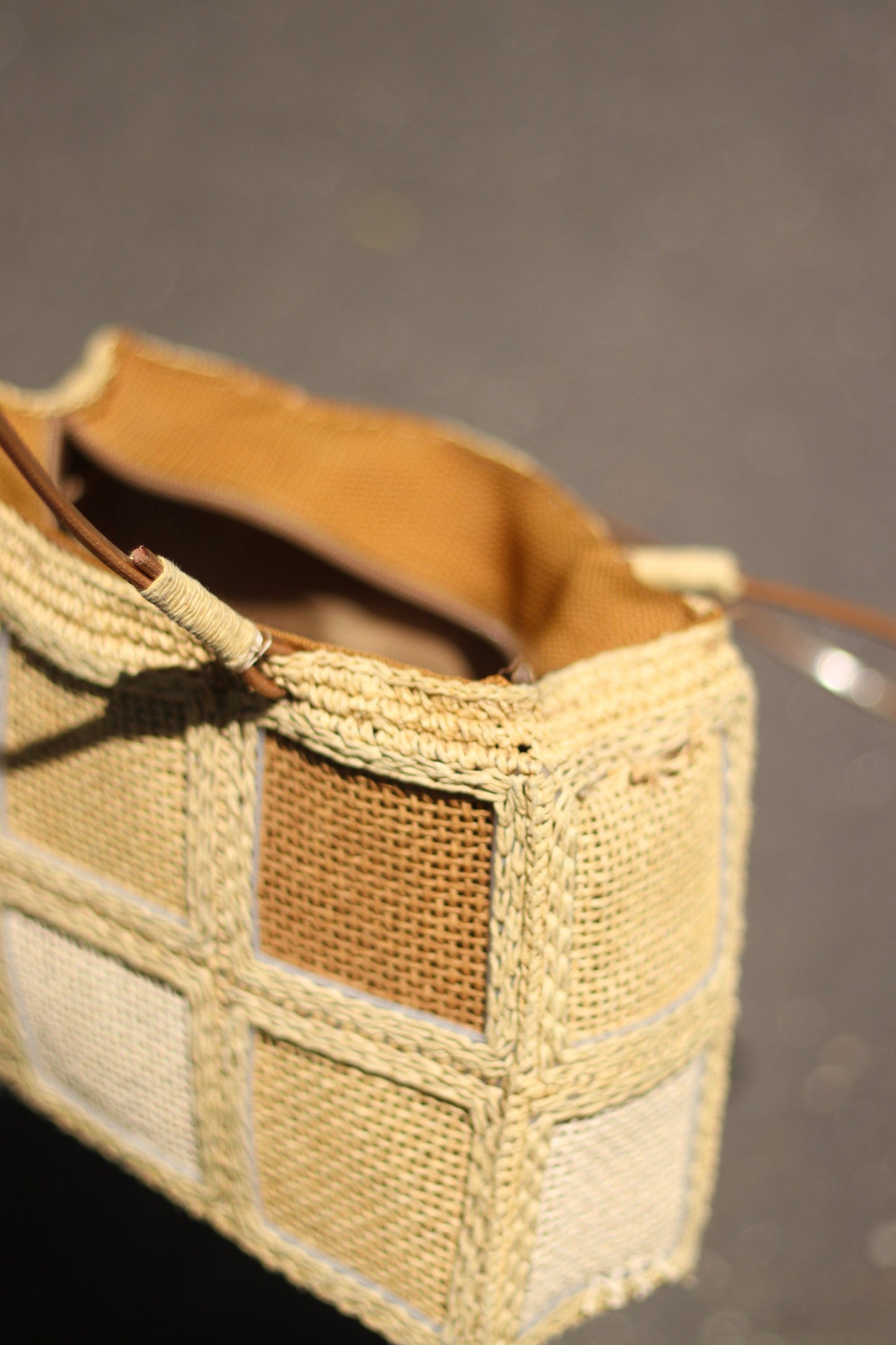 90s woven bag in brown Vintage chic minimalist summer shoulder bag