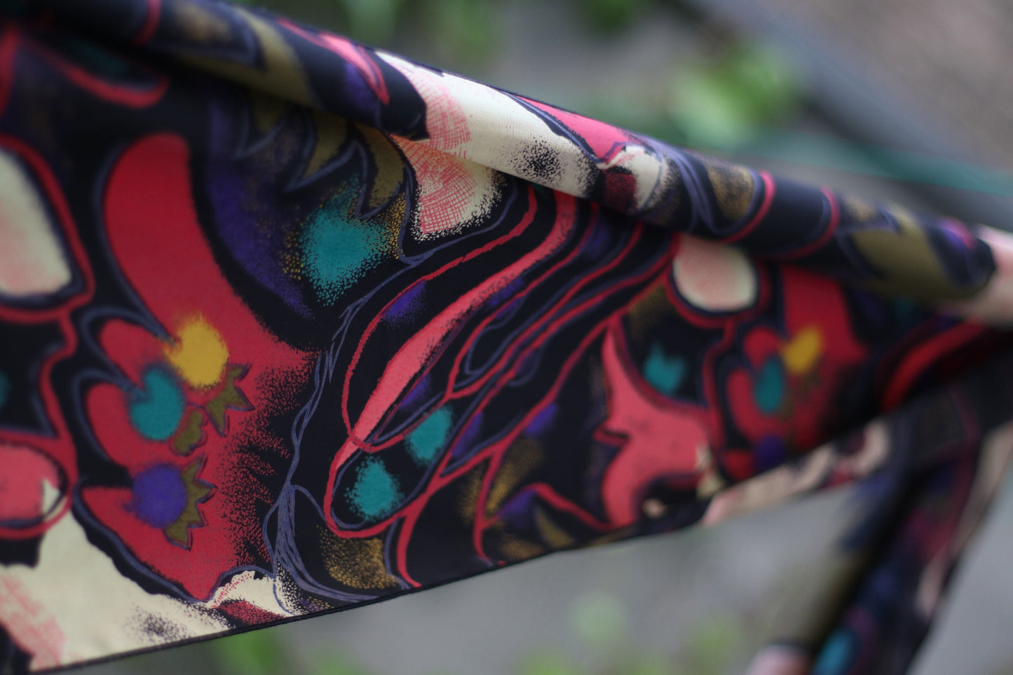 80s chic scarf| Vintage skinny multicoloured scarf with abstract print