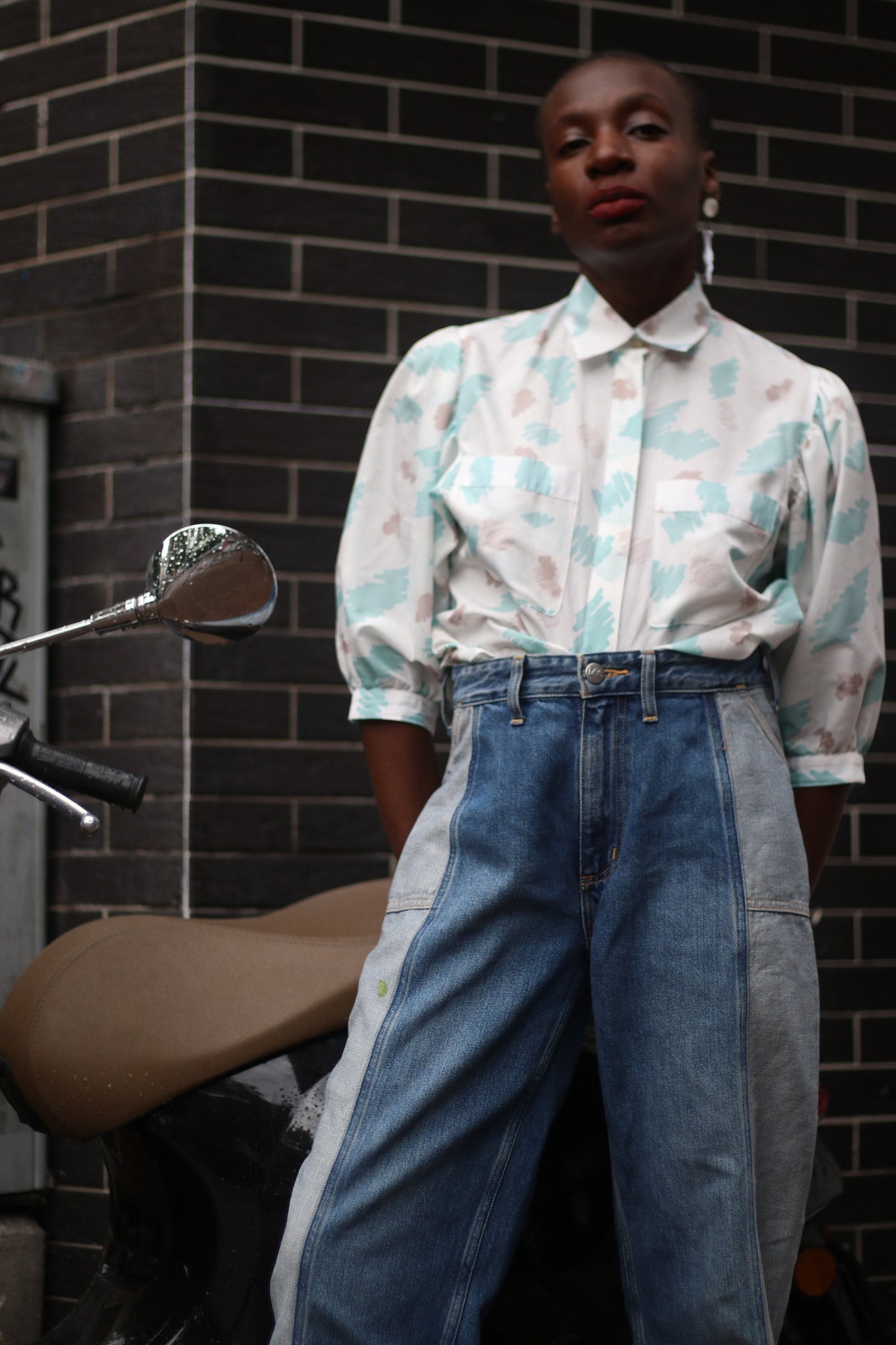 80s White Summer Blouse| Vintage short sleeves blue and white abstract print shirt| Frede modell blouse