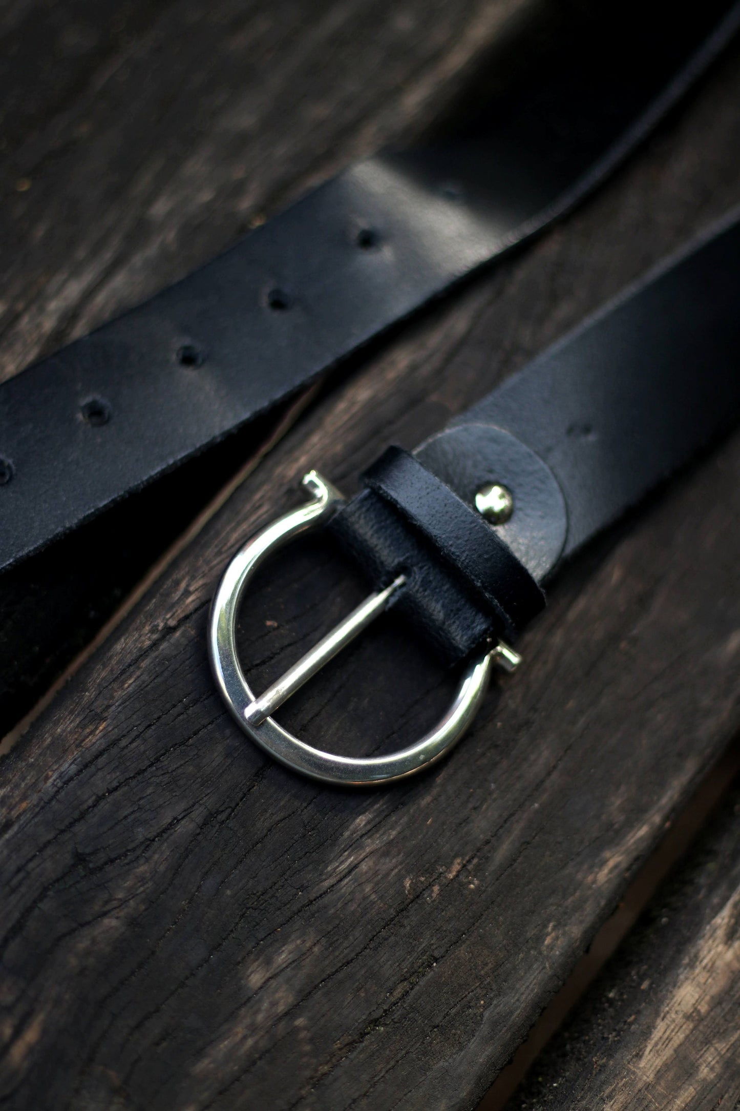 Vintage Black Leather Belt| 90s classic minimalist black belt with silver colored buckle| Capsule Wardrobe leather accessory