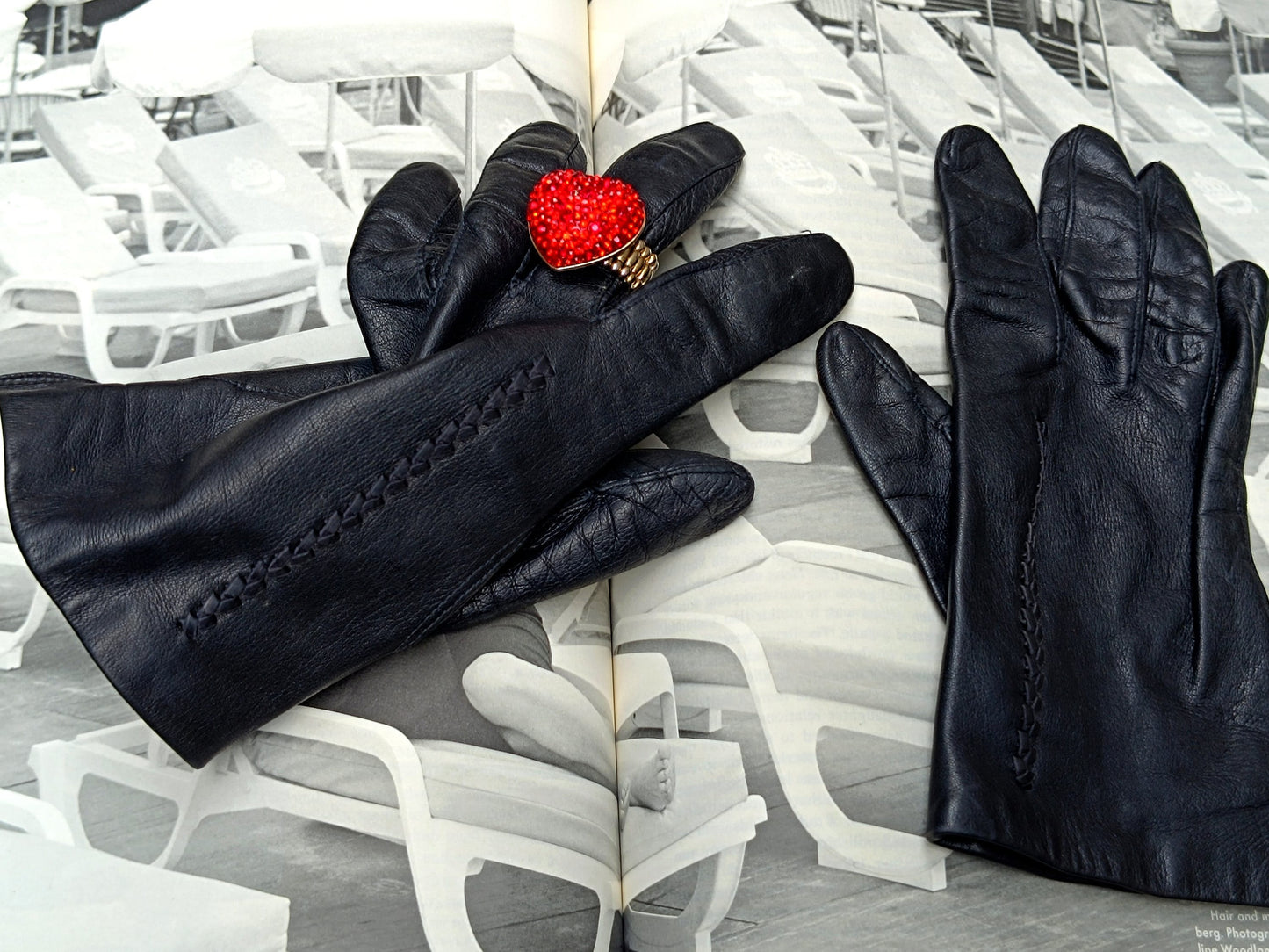Vintage Leather Gloves in Black | 90s minimalist Classic Leather Gloves with details