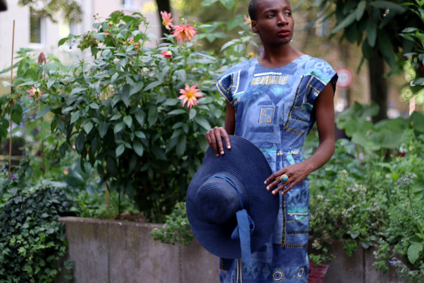 Vintage Gardenia Paris Dress| 70s abstract print feminine Summer dress with pockets| French style chic blue dress