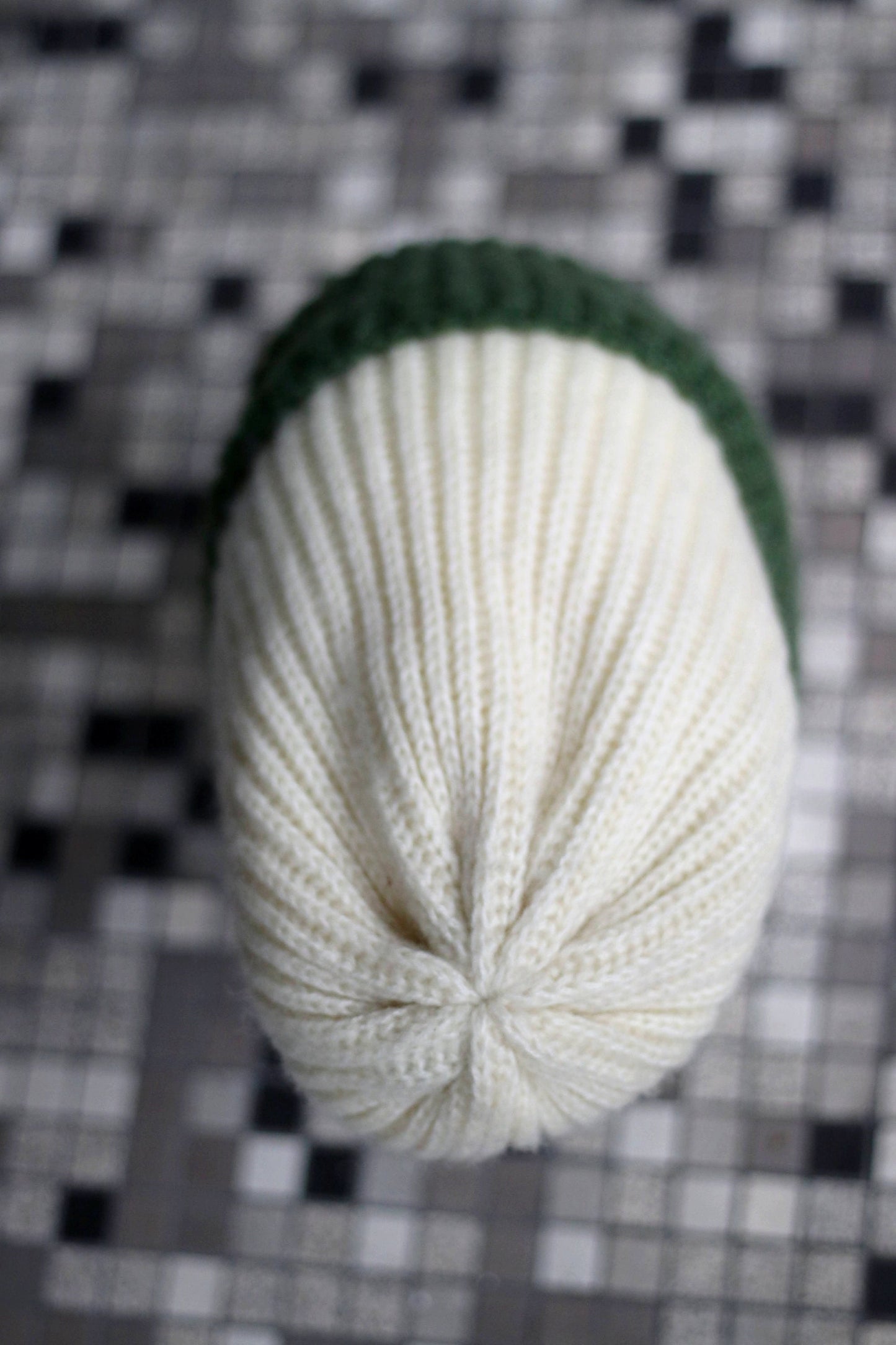 90s handknitted beanie| Vintage green slouchy winter hat| Unisex green and cream oversized street style design