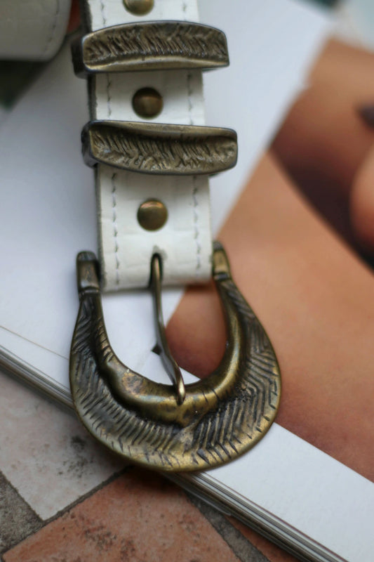 90s leather belt| Women's Vintage White Belt| Western-inspired Minimalist belt with bronze toned buckle
