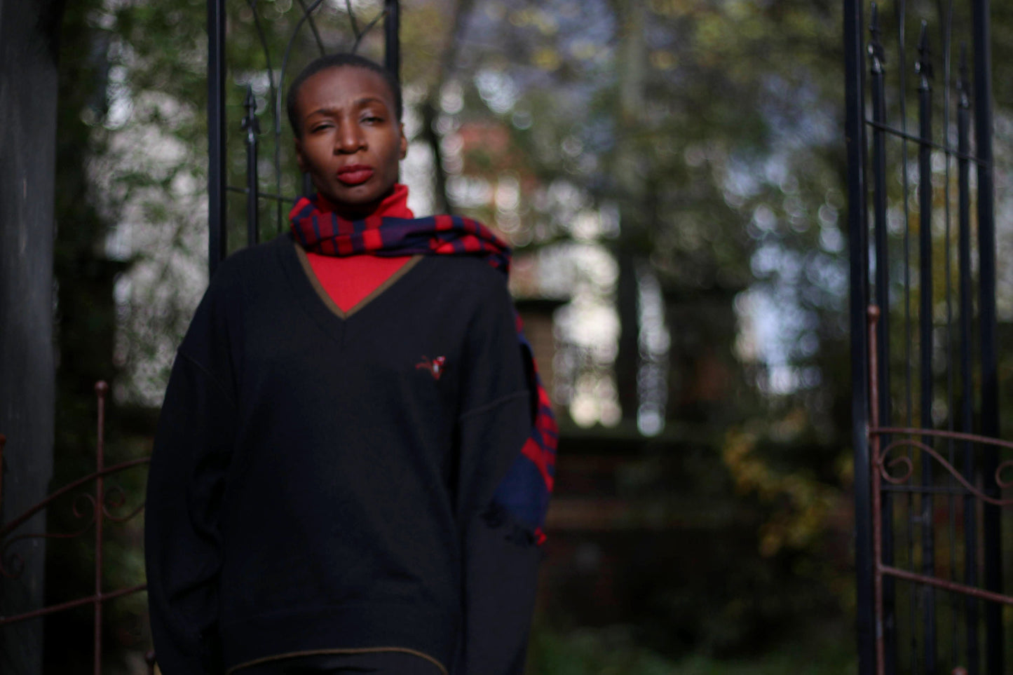 90s Horse Print Sweater| Vintage Unisex V neck Sweater| Women's Grey Winter Jumper| Minimalist Men's Equestrian Themed Sweater.