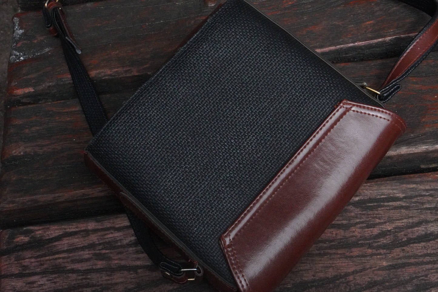 Vintage Pigeon 7010 Crossbody Bag - 80s Brown Black Shoulder Purse