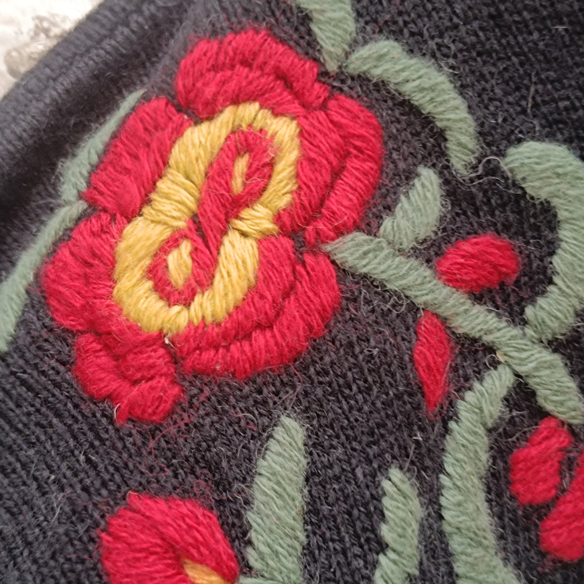 Floral Embroidered Wool Cardigan | Vintage Folk Knit Sweater | Black M