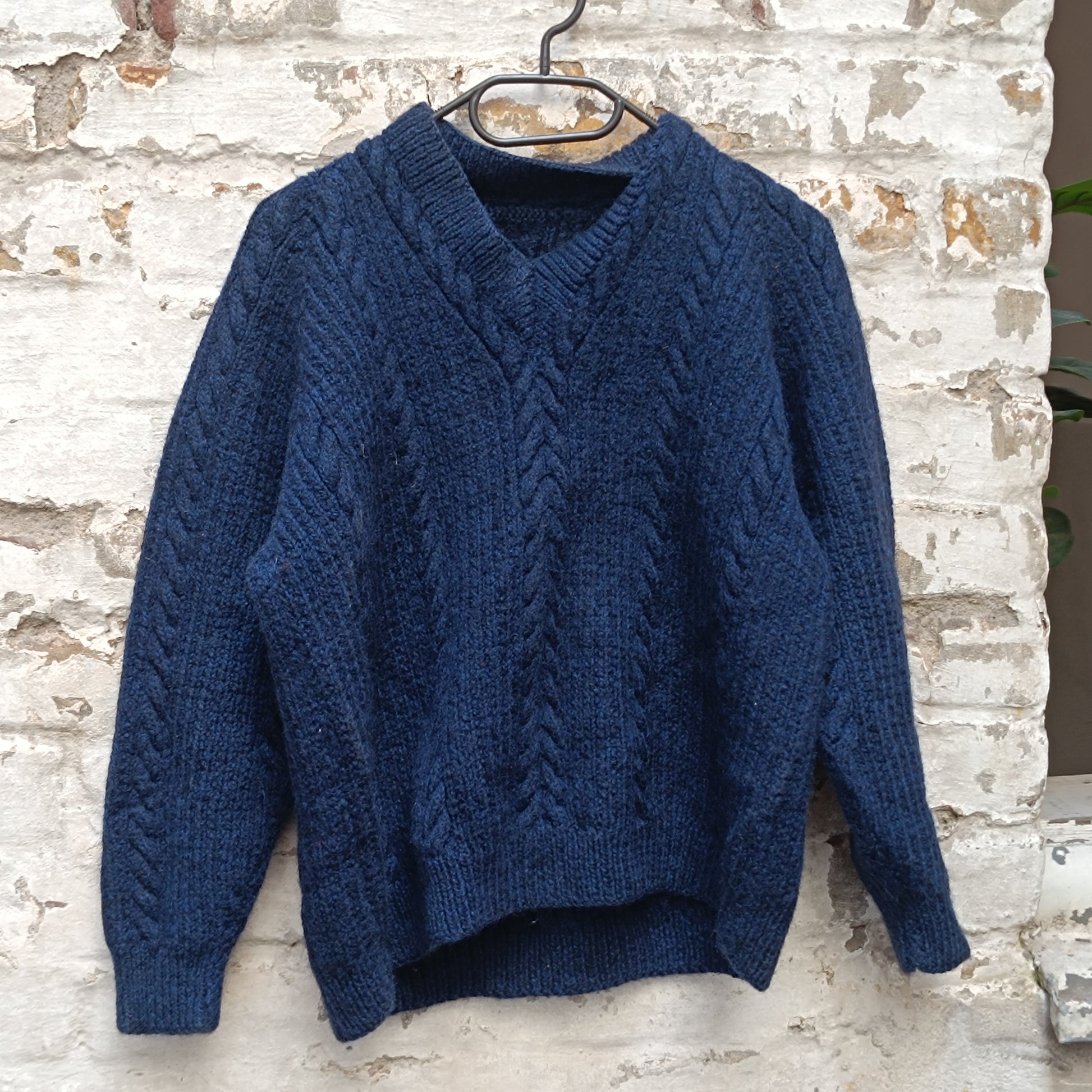 Cable Knit Sweater | Vintage 90s V Neck Jumper | Dark Navy Blue (M)