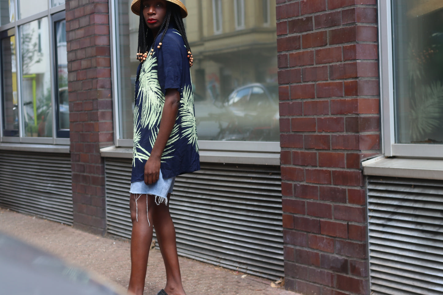 Vintage 1990s Palm Leaf Print Short Sleeve Shirt Navy Blue Green Tropical Blouse