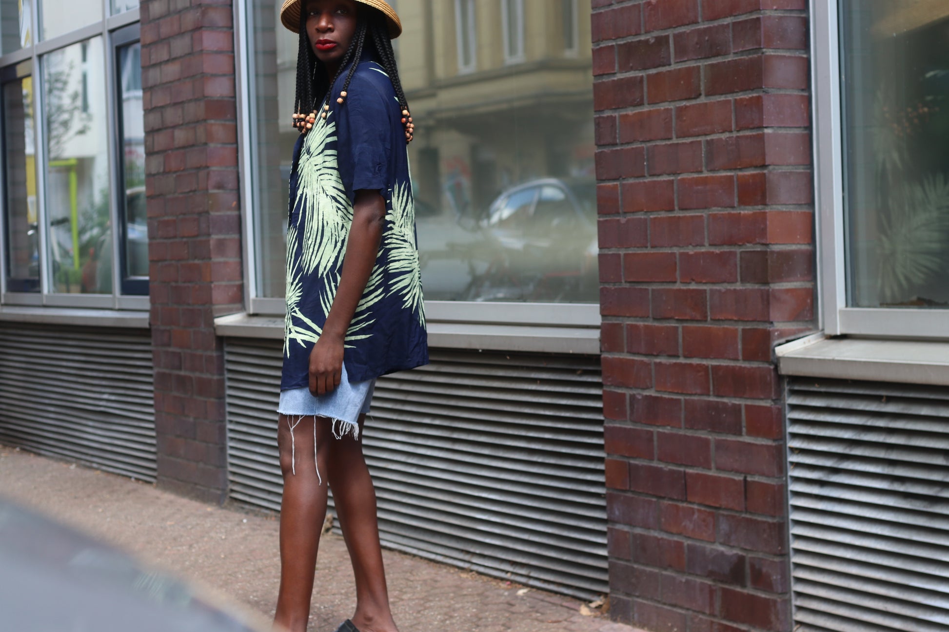 Vintage 1990s Palm Leaf Print Short Sleeve Shirt Navy Blue Green Tropical Blouse