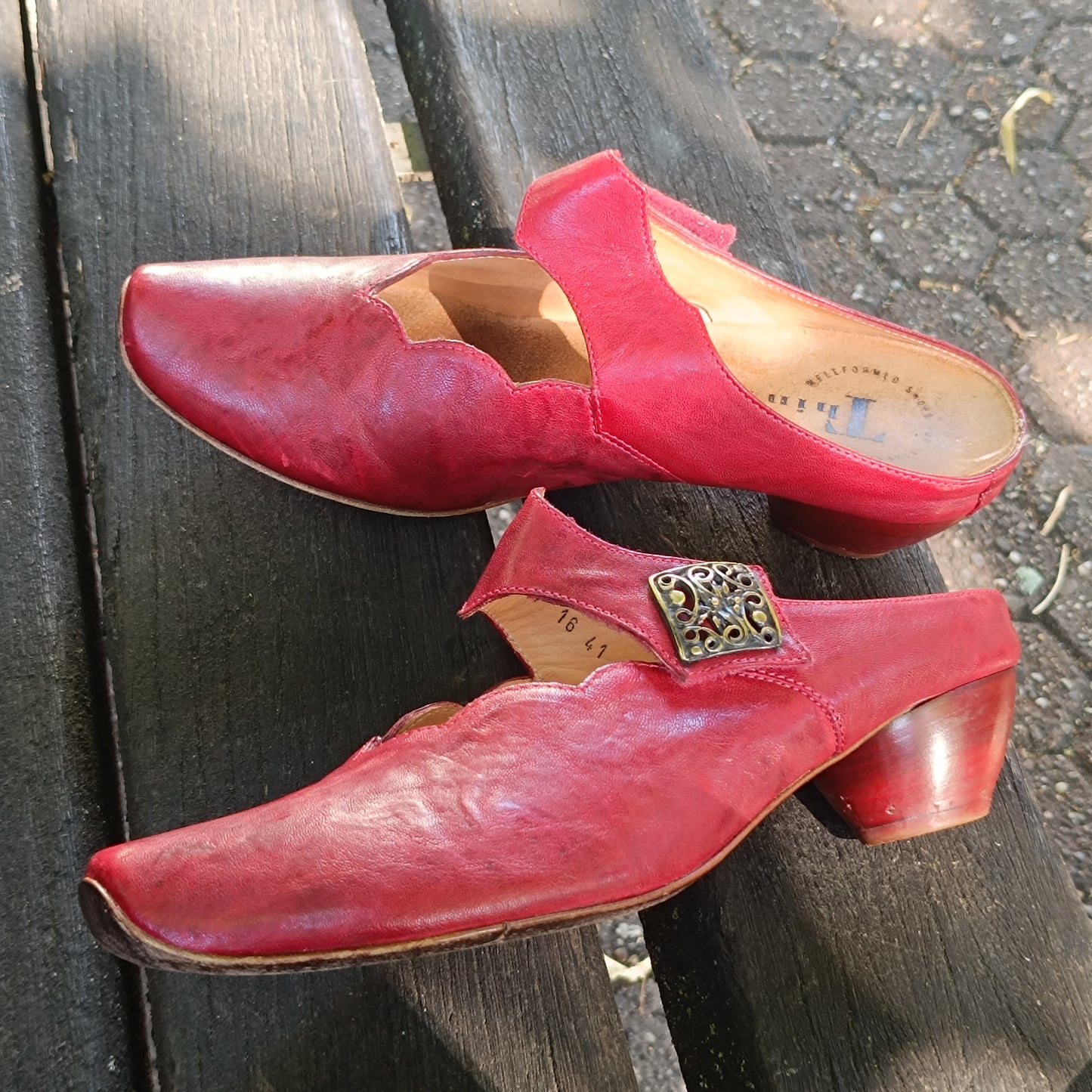 Think Vintage Red Leather Mules - 90s Scalloped Clogs EU 41