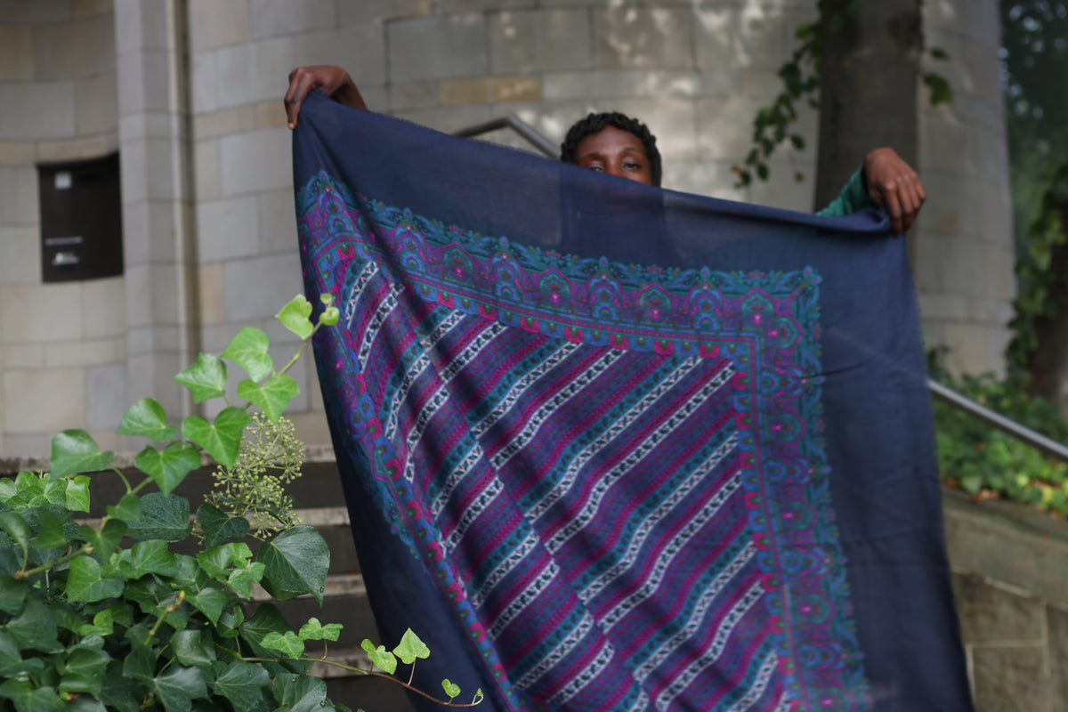Vintage Wool Shawl - 80s Paisley Scarf - Dark Blue Made in Italy 