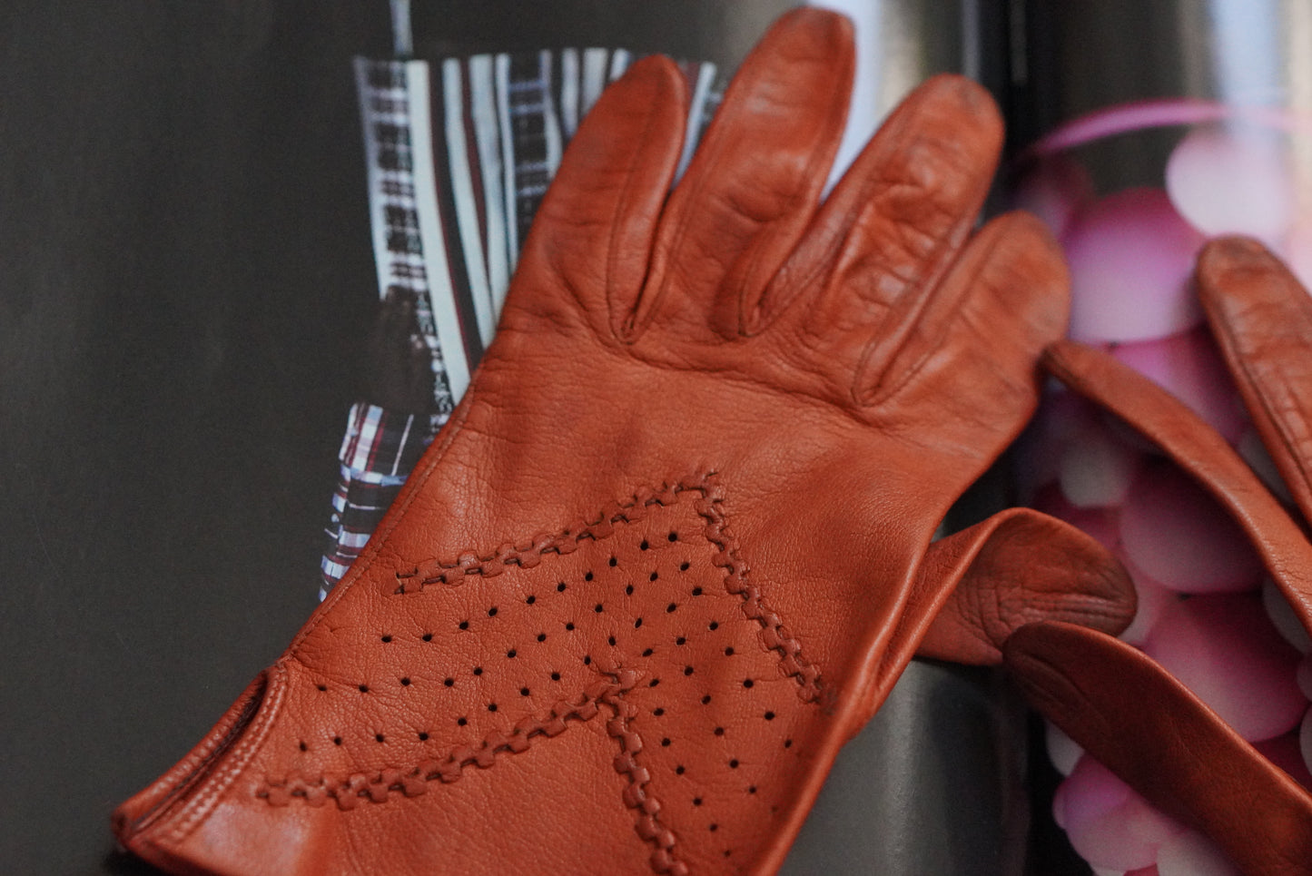 Vintage 70s Cognac Tan Leather Gloves | Perforated Chevron Driving Style