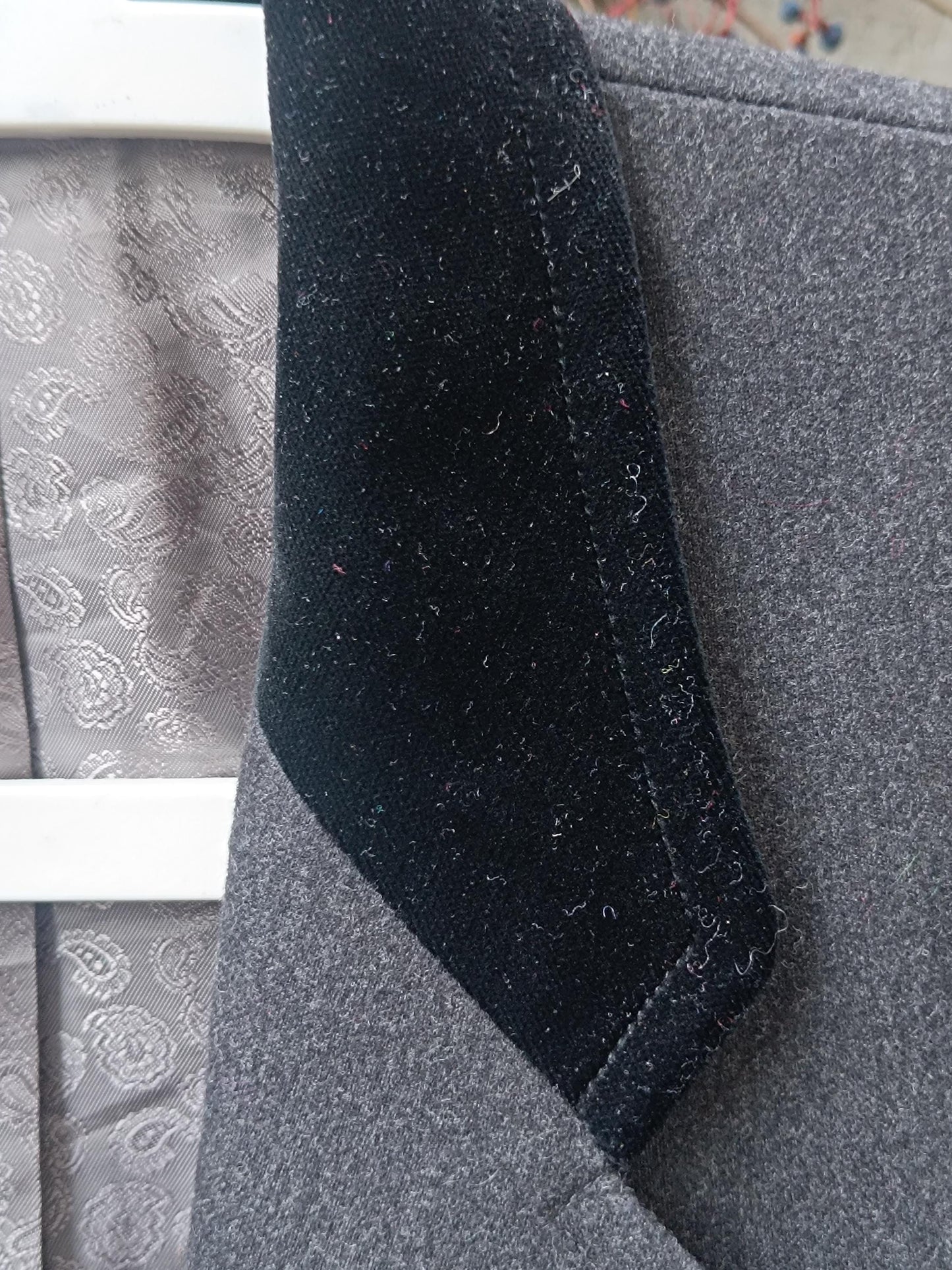 Vintage 80s Wool Cropped Blazer: Minimalist Tuxedo Style